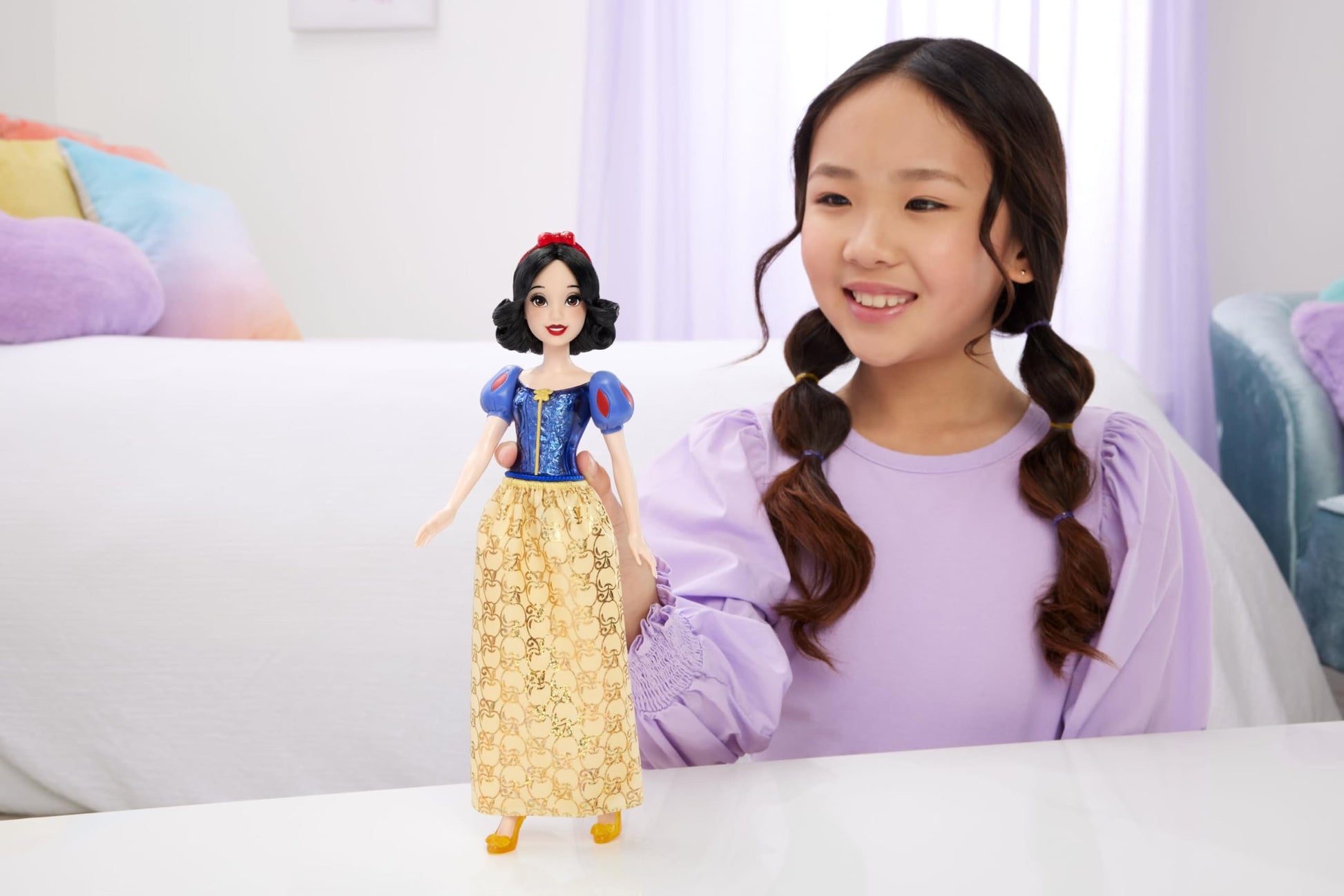 Mattel Disney Princess Snow White Fashion Doll in Signature Look