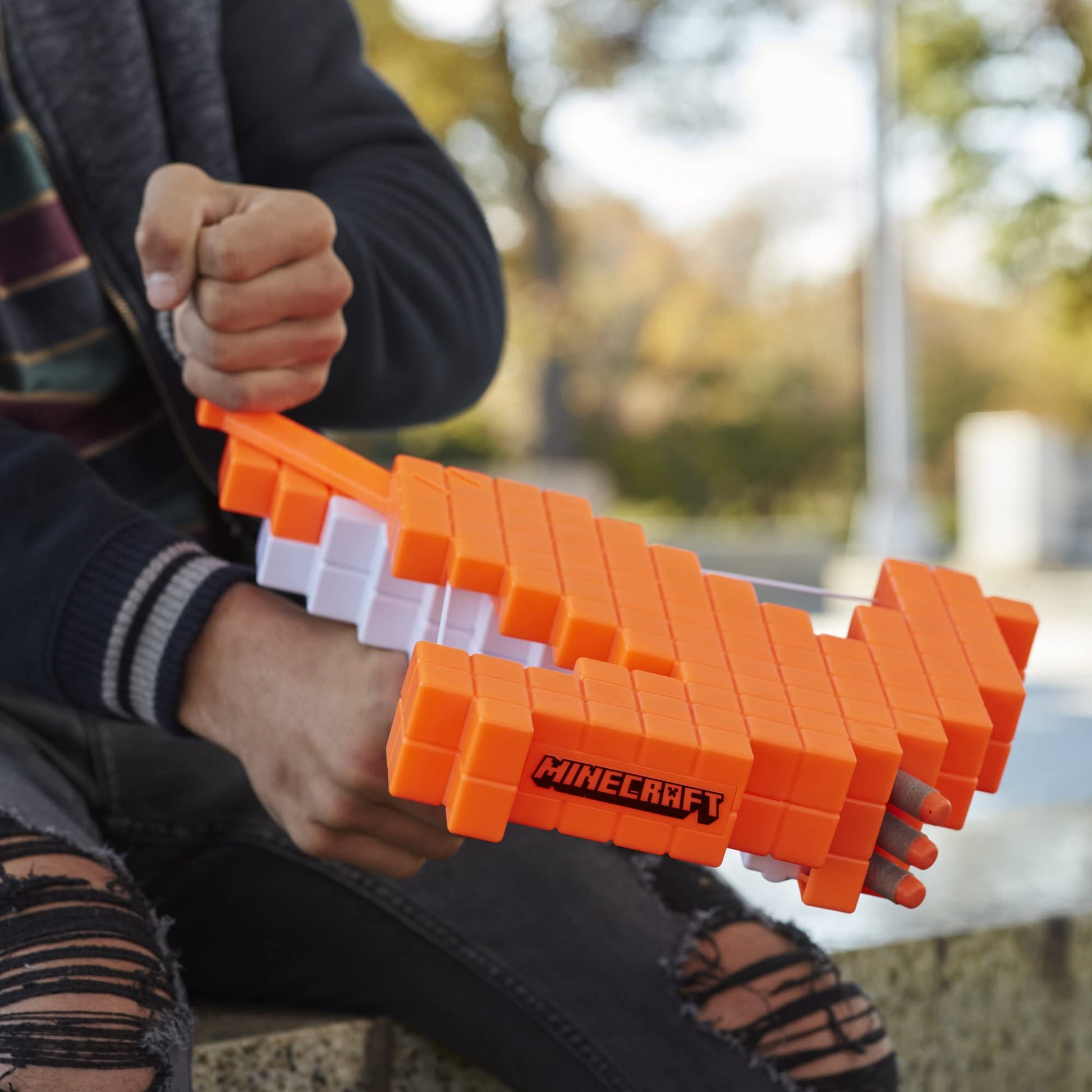 Nerf Minecraft Pillager's Crossbow, Dart-Blasting Crossbow, Includes 3 Elite Darts, Real Crossbow Action, Pull-Back Priming Handle