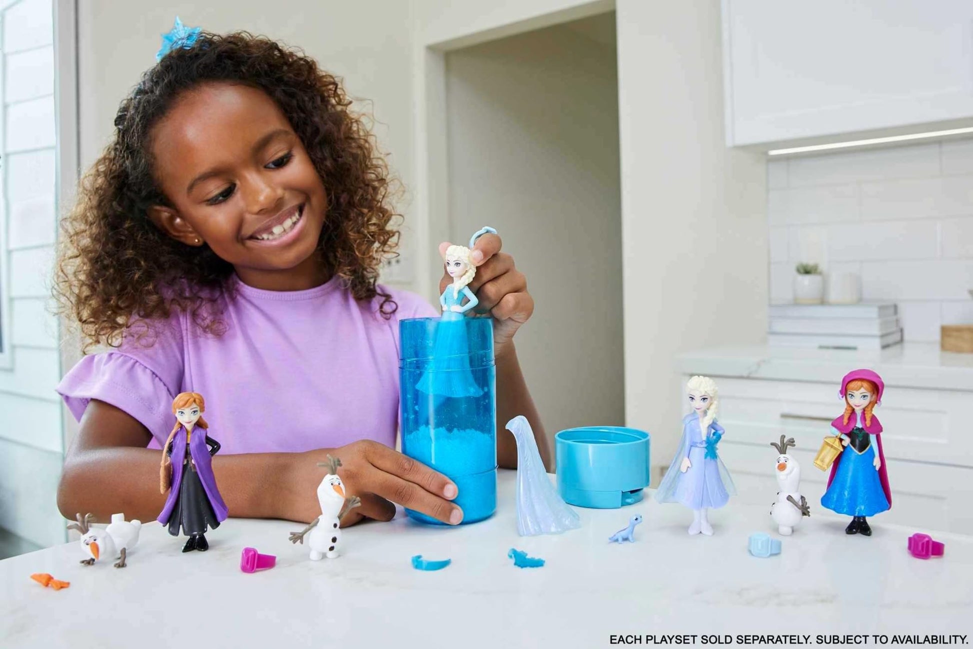 Mattel Disney Frozen Snow Color Reveal Small Doll & Accessories, 6 Surprises Include Character Figure Inspired by Mattel Disney Movies