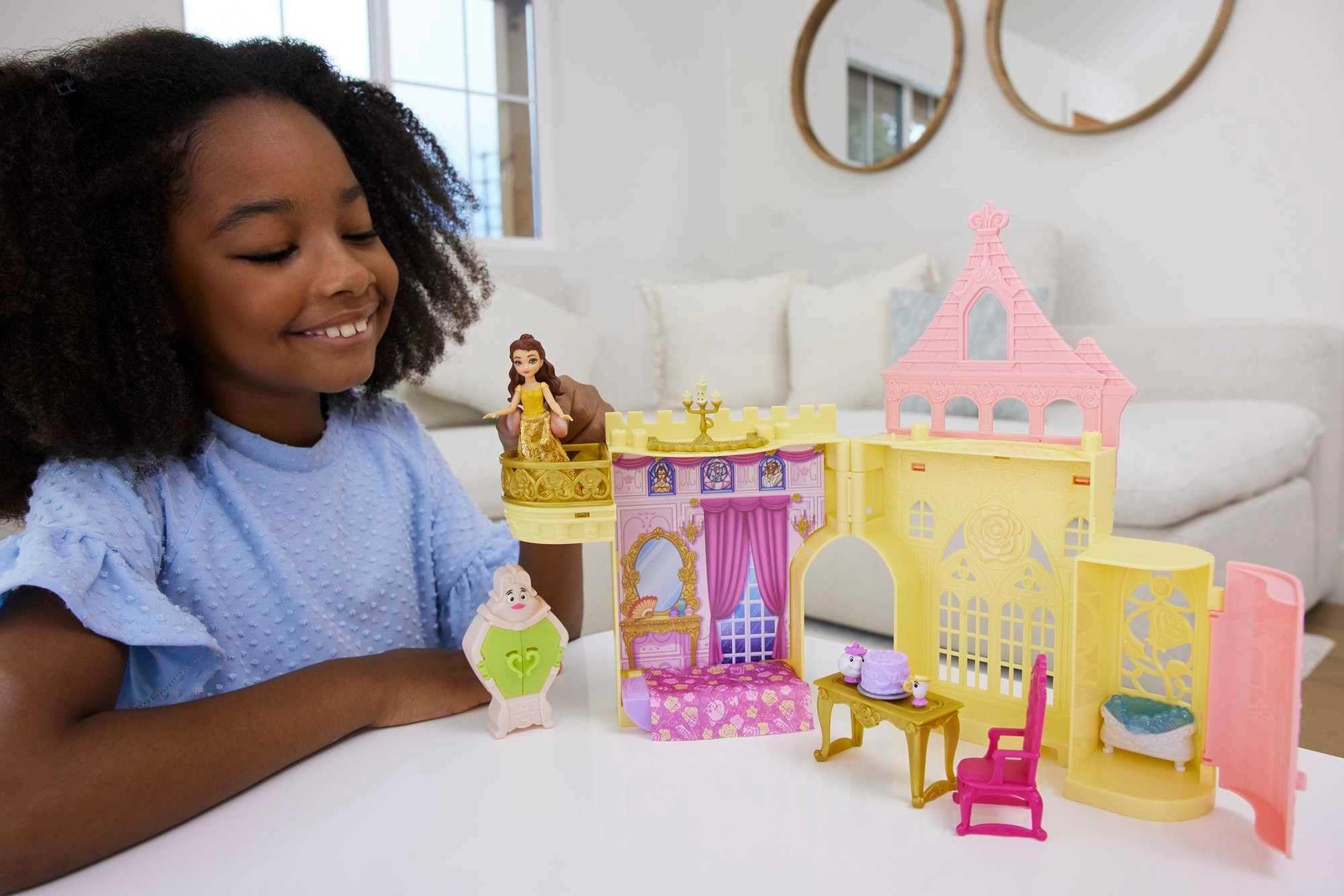 Mattel Disney Princess Belle Stackable Castle Doll House with Small Belle Doll, 4 Character Friends & 3 Accessories, Portable with Handle