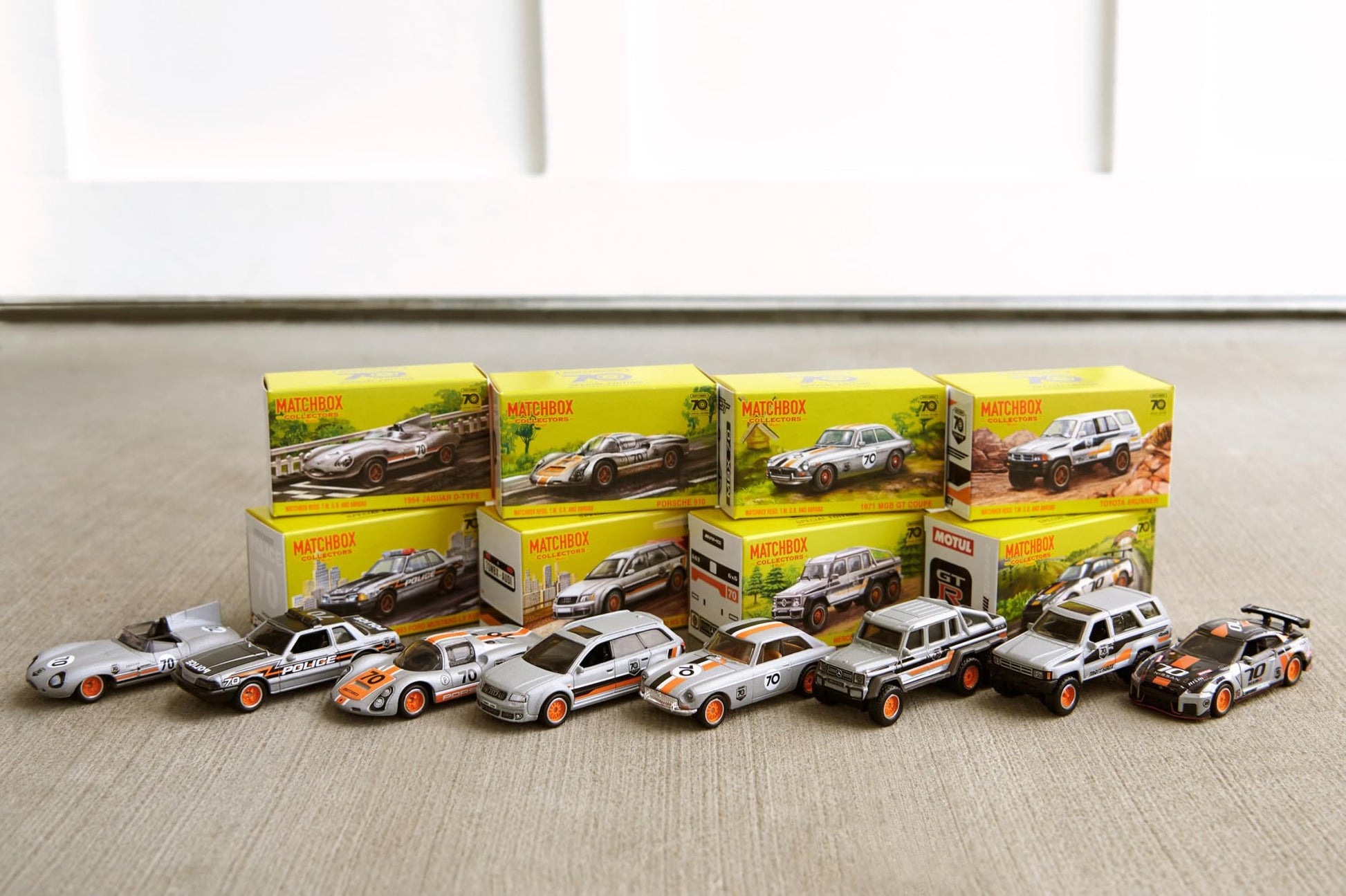 Matchbox Cars, Set of 8 Die-Cast Cars in 1:64 Scale with Premium Decos Including 1 Exclusive Vehicle, True Grip Tires, Platinum-Tone Finish,