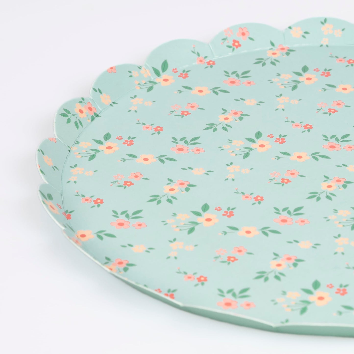 Meri Meri Floral Paper Plates (Pack of 8), Floral Disposable Plates for Party, Scalloped Edge, 2 Sizes (Dinner and Side)