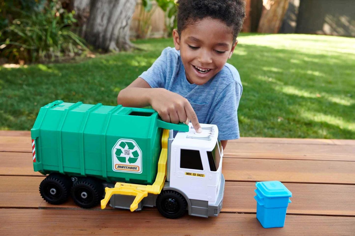 Matchbox 15-inch Recycling Truck, Lights & Sounds, Toy Cards for Kids Made from 80% ISCC-Certified Plastic