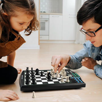 Talking Chess ACADEMY Electronic Chess Set, Magnetic Computer Chess Game with Interactive Teaching System for Beginners, Advanced AI for Improving