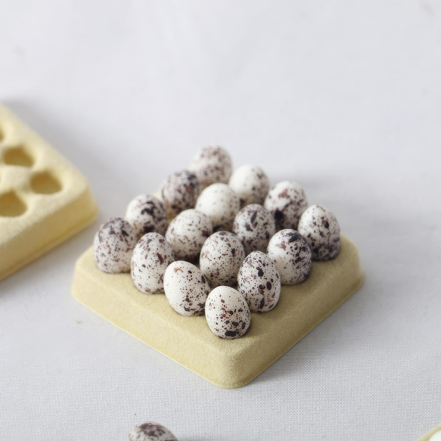 16pcs Miniature Eggs, Cute Mini Quail Eggs, Fake Food, Realistic Dollhouse Miniatures, Mini Kitchen Décor (Eggs)