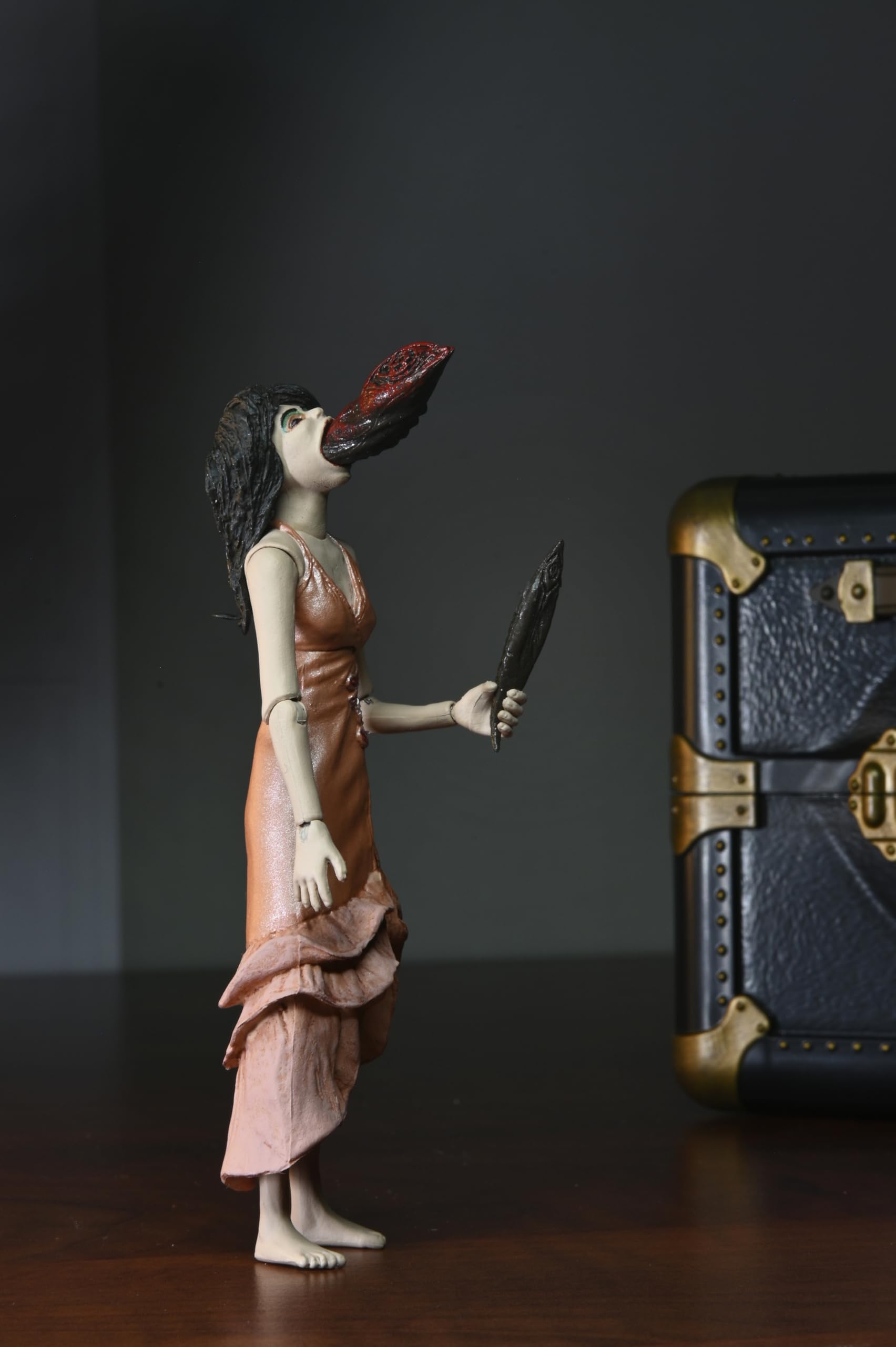 NECA - Puppet Master - 7" Scale Action Figure - Leech Woman and Toulon's Puppet