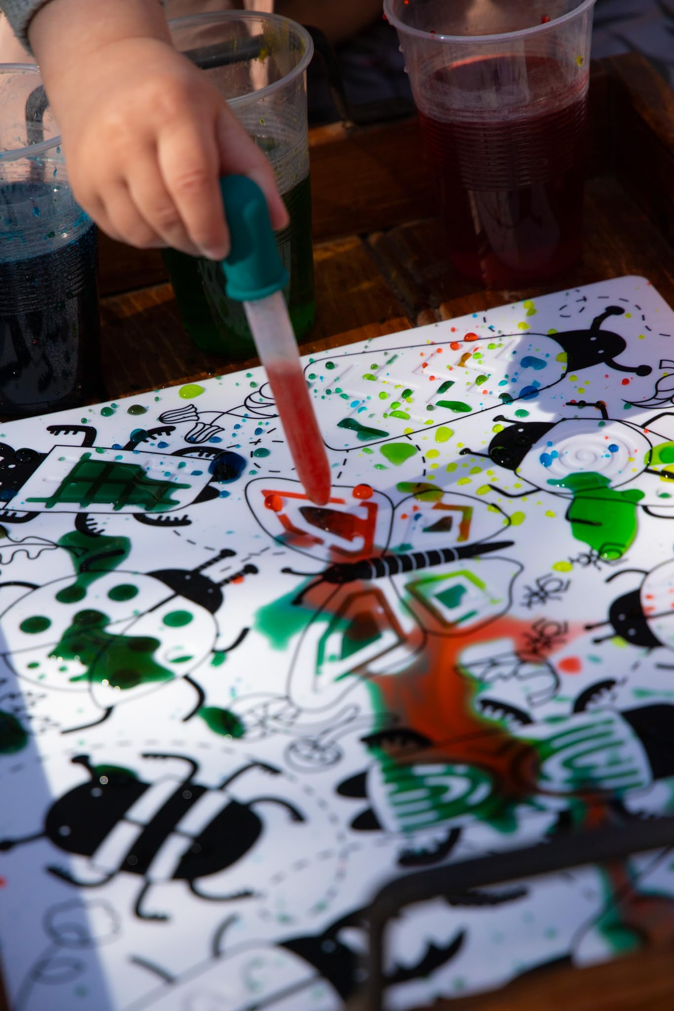 HeyDoodle Busy Bug Sensory Mat - Perfect for Kids with Educational Themes & Debossed Areas - Doodle Pad Set Includes 9 Markers and a Water Dropper
