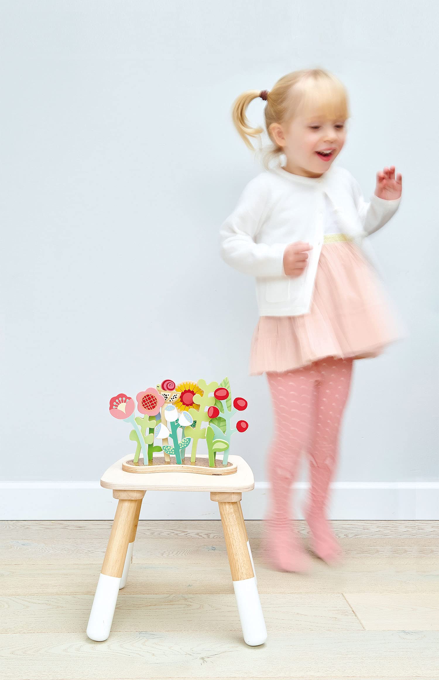 Tender Leaf Toys - Flower Bed - Indoor Garden Pretend Play Wooden Toy with Flowers and Foliage - Educational, Creative and Basic Life Learning Skills