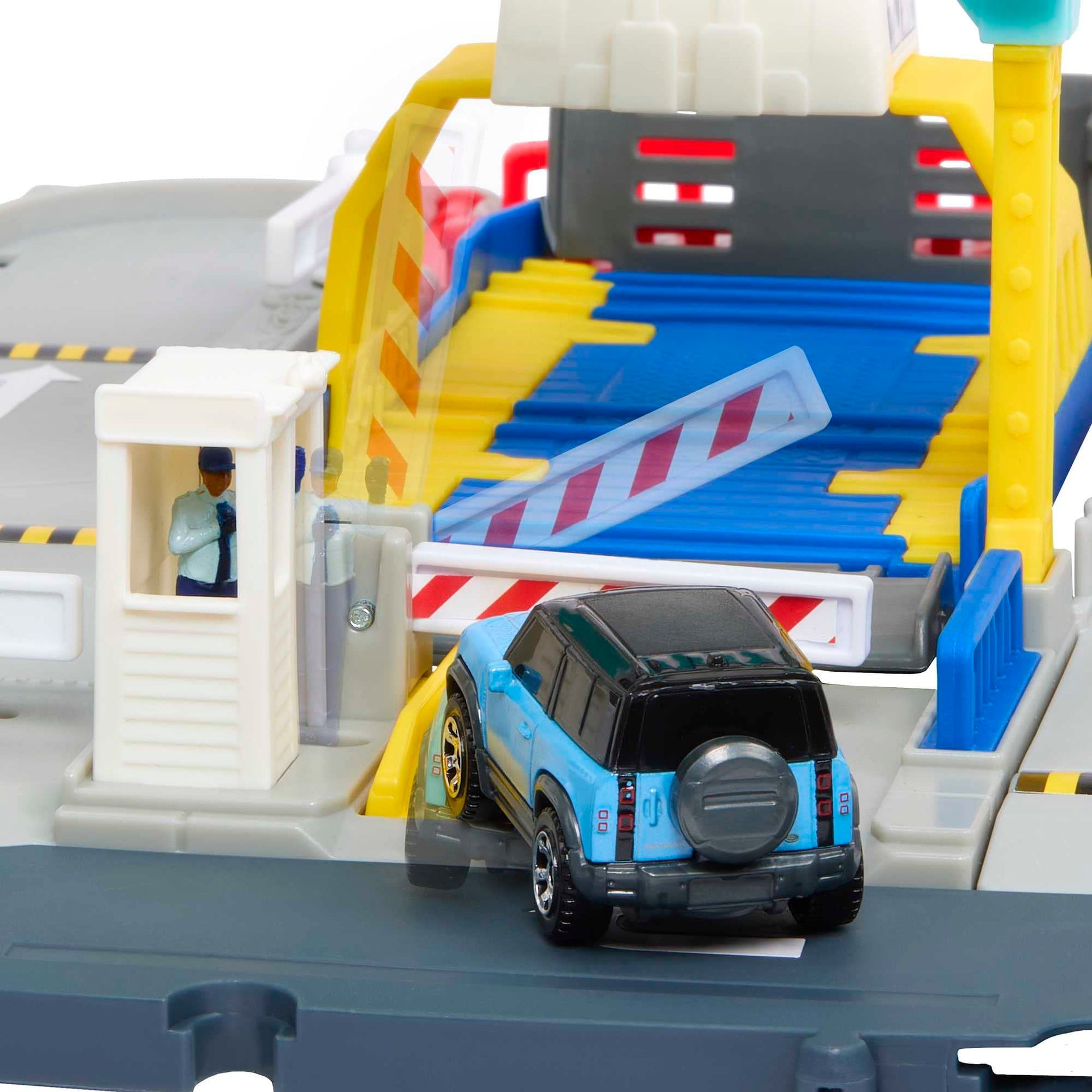 Matchbox HMH29 Ferry Port Set with Detachable Wheeled Ferry, Elements to Activate Manually or with The Help of The Land Rover Car, Children's Toy