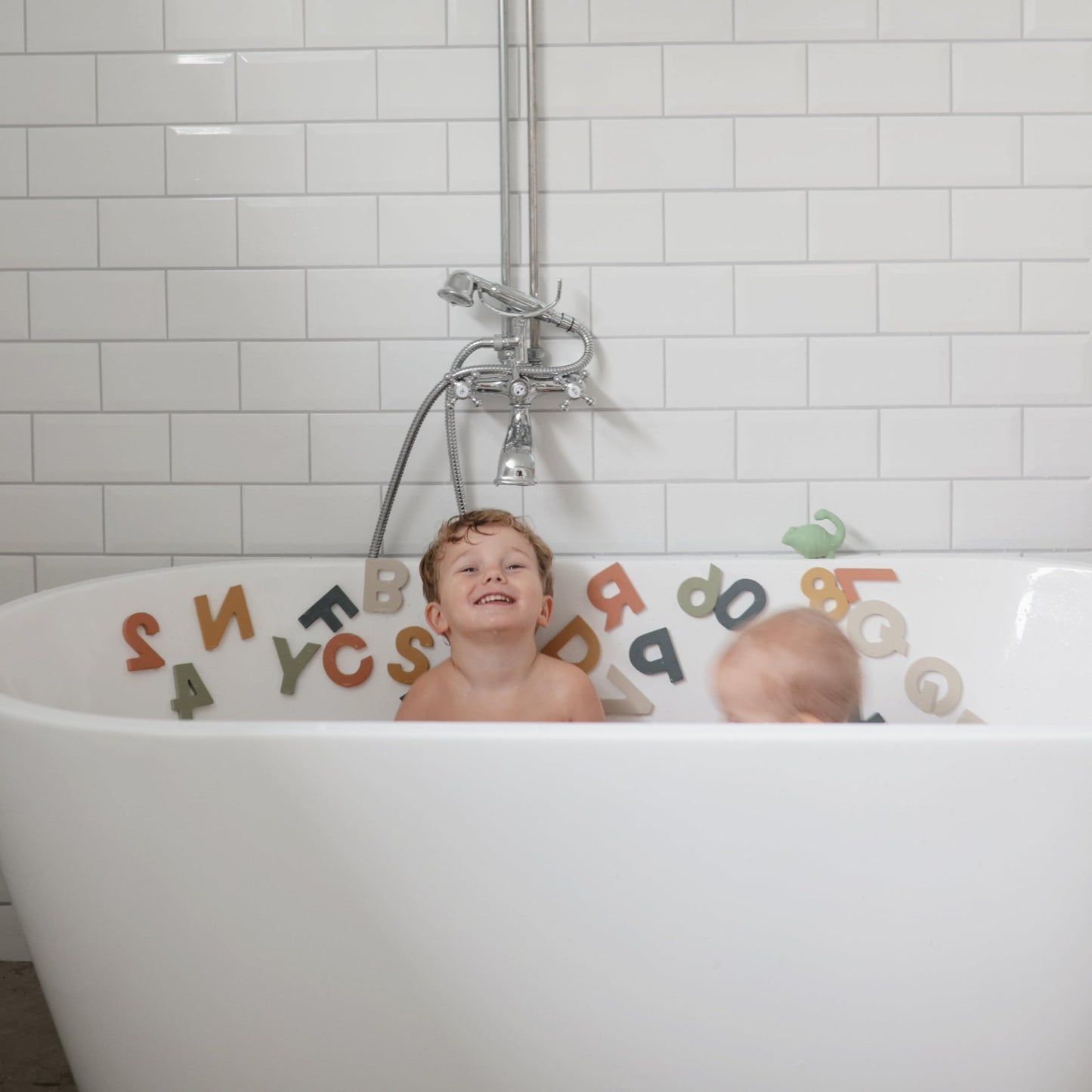 mushie Foam Letters & Numbers Bath Play Set (Sol) | 26 Pieces for Ages 3 Years+ | Floating Foam for Kids and Toddlers