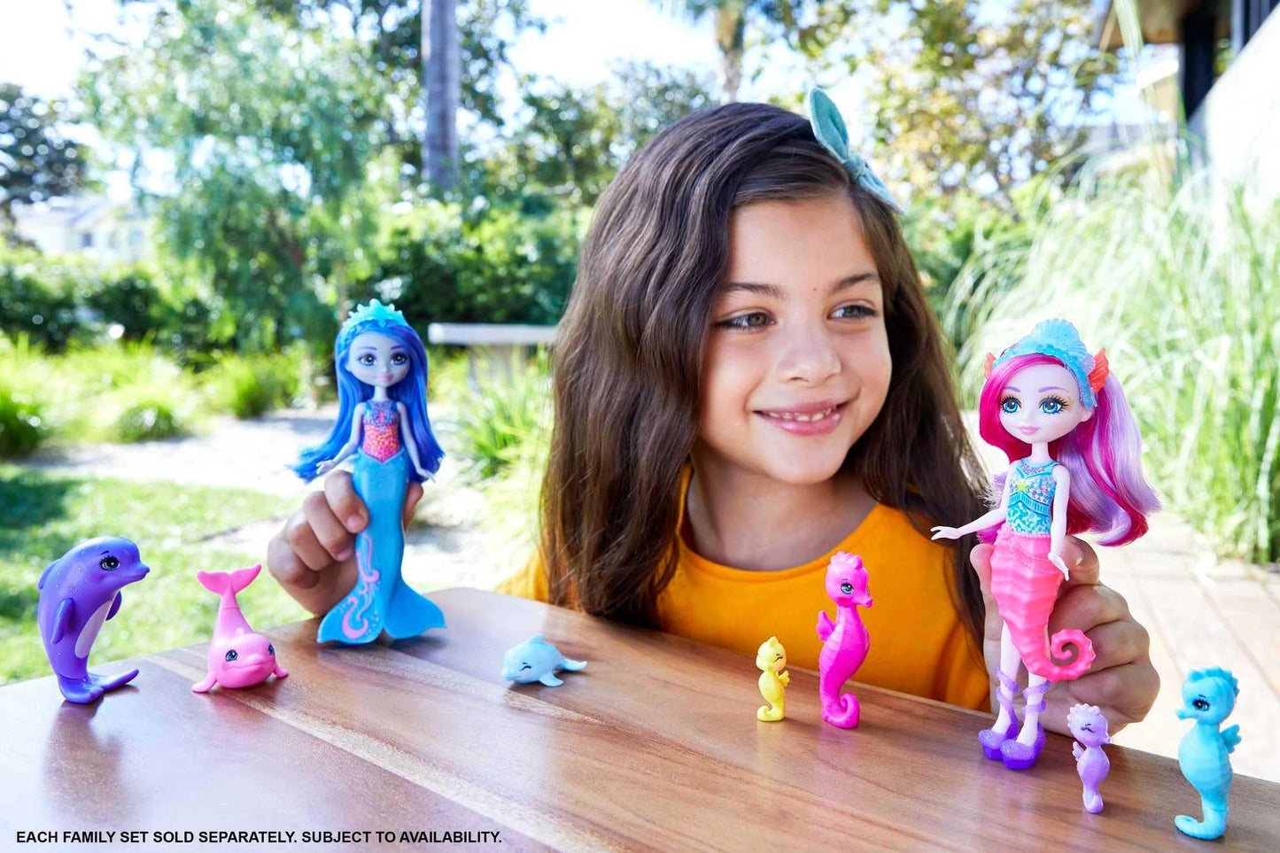 Mattel Enchantimals Family Set with Sedda Seahorse Small Doll & 4 Animal Sibling Figures, Ocean Kingdom Toy Collection