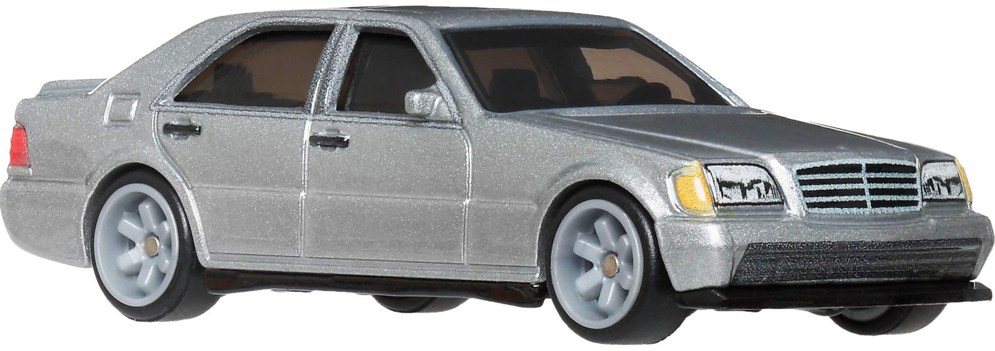 Hot Wheels Cars, Premium Fast & Furious 1:64 Scale Die-Cast Car for Collectors Inspired by Fast & Furious Movie Franchise