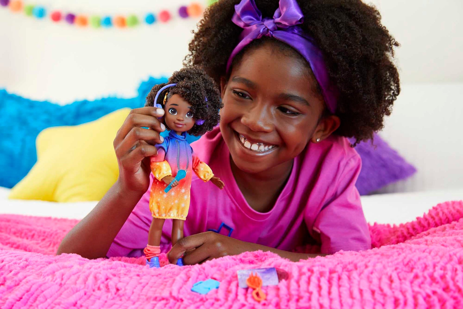 Mattel Karma’s World Singing Doll Set with Accessories & Collectible Record, Sings 2 Songs