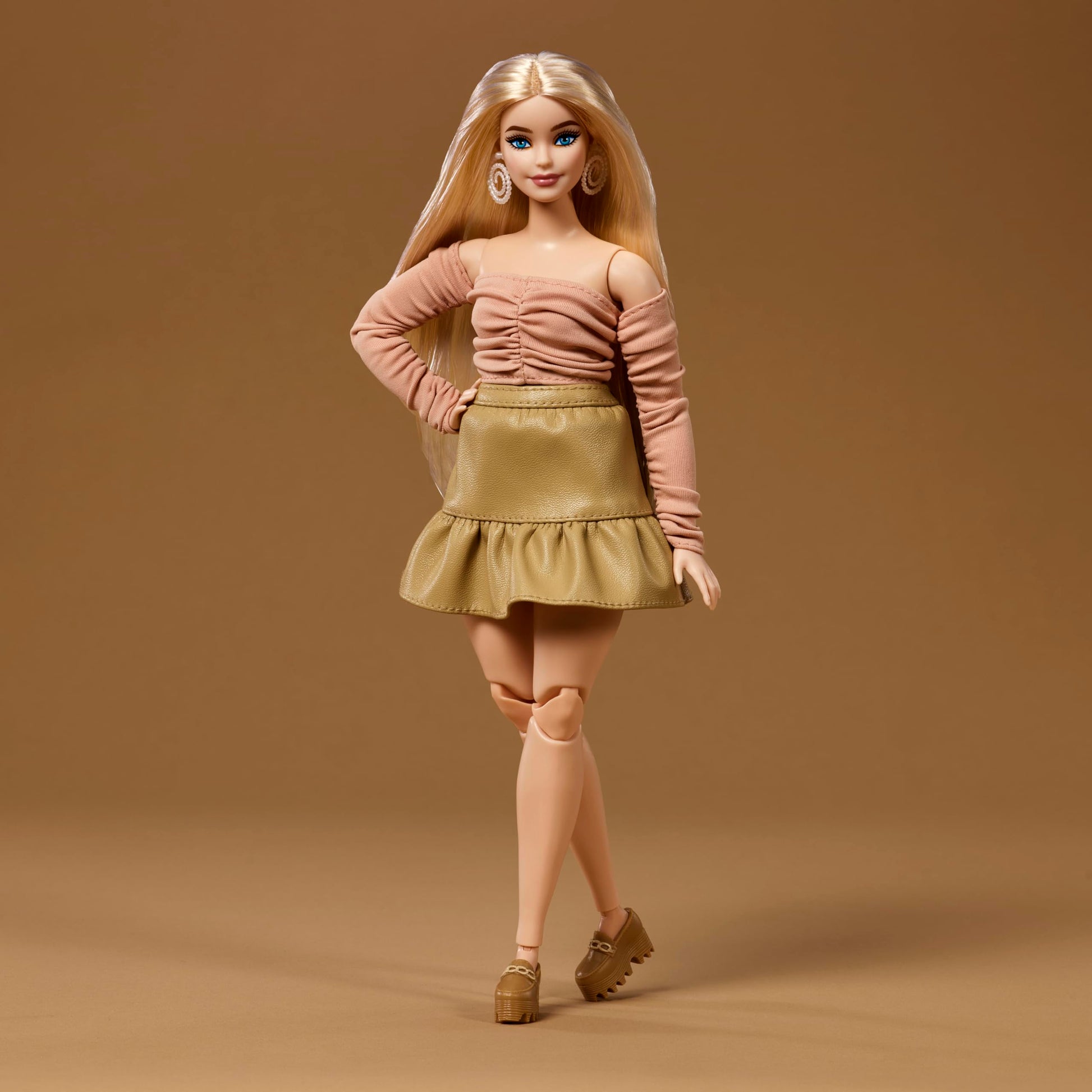 Barbie Basics You Create Neutral Kit 003 with Customizable Fashion Doll & Universal-fit Clothing, Posable Body & Swappable Doll Head