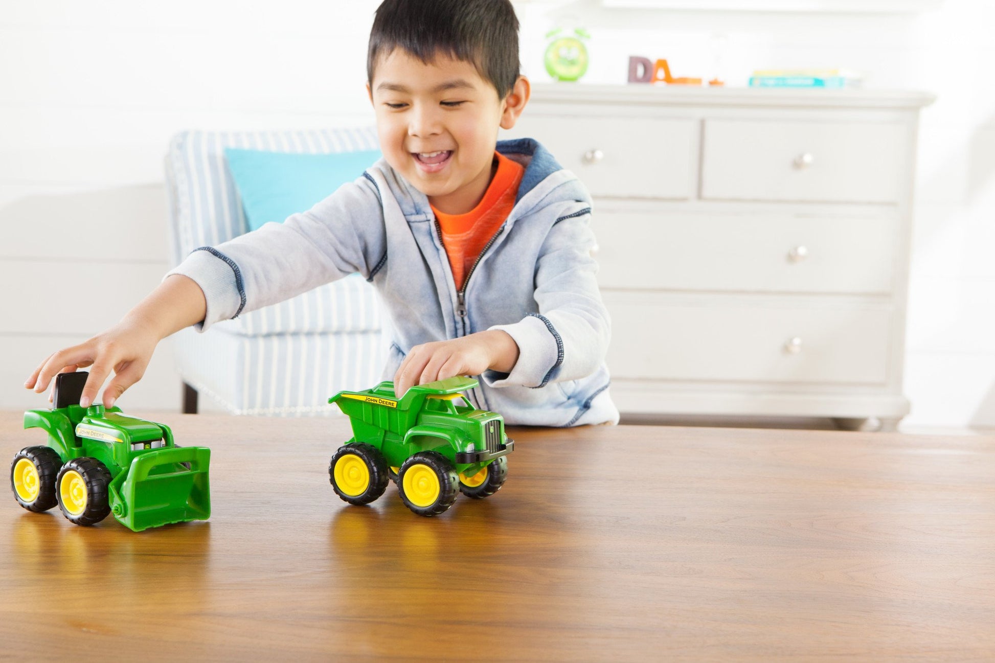 John Deere Kids 736 42952 EA John Deere Mini Sandbox Tractor and Dump Truck Set, Multicoloured