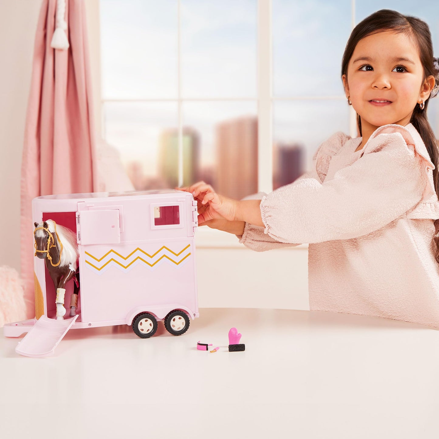 Lori - Hoofing It - Horse Trailer - Play Set for 6-Inch Horses & Mini Dolls - Horse Accessories - Saddle, Bridle, Brush & More - 3+ Years