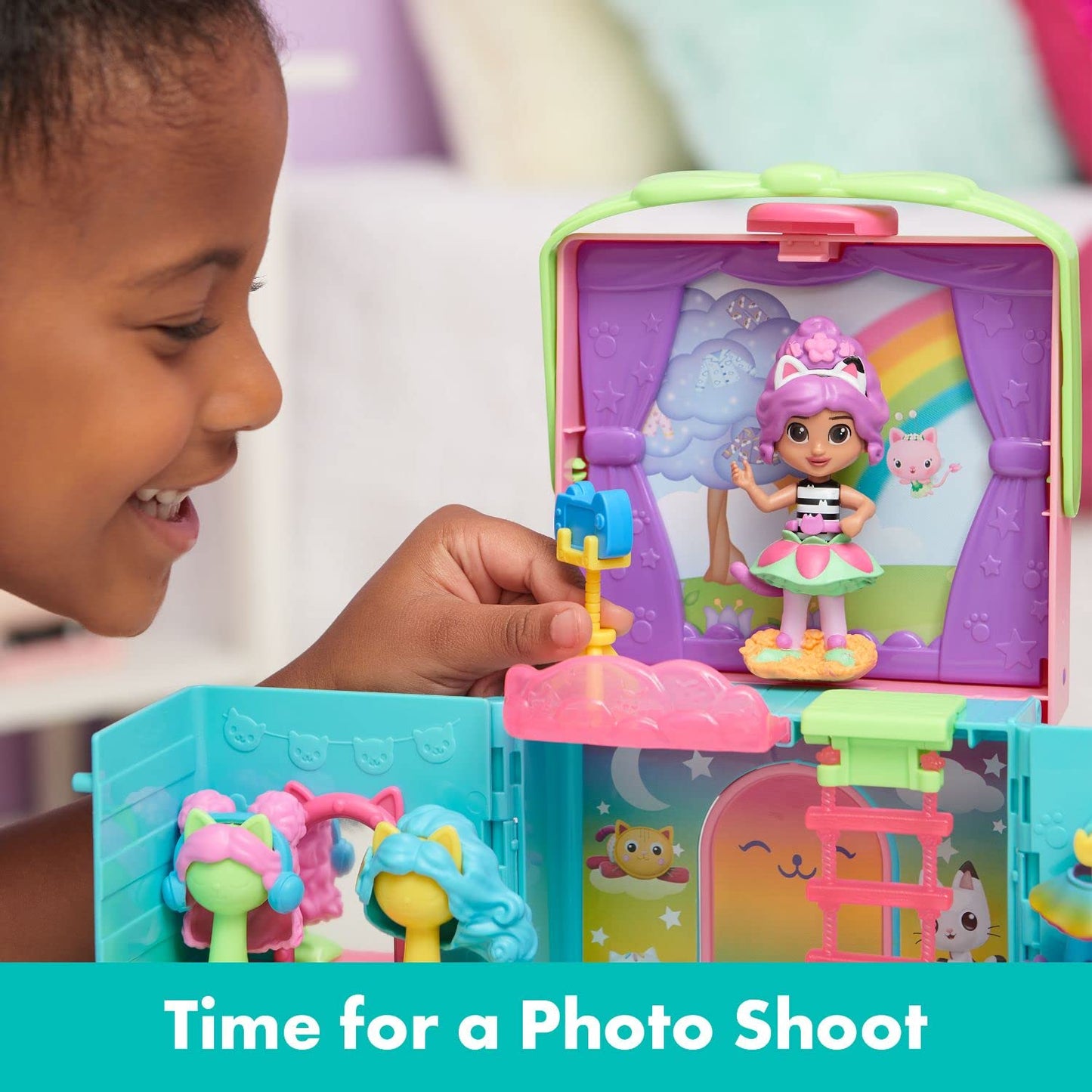 Gabby’s Dollhouse, Dress-Up Closet Portable Playset with a Gabby Doll, Surprise Toys and Photo Shoot Accessories, Kids Toys for Ages 3 and up