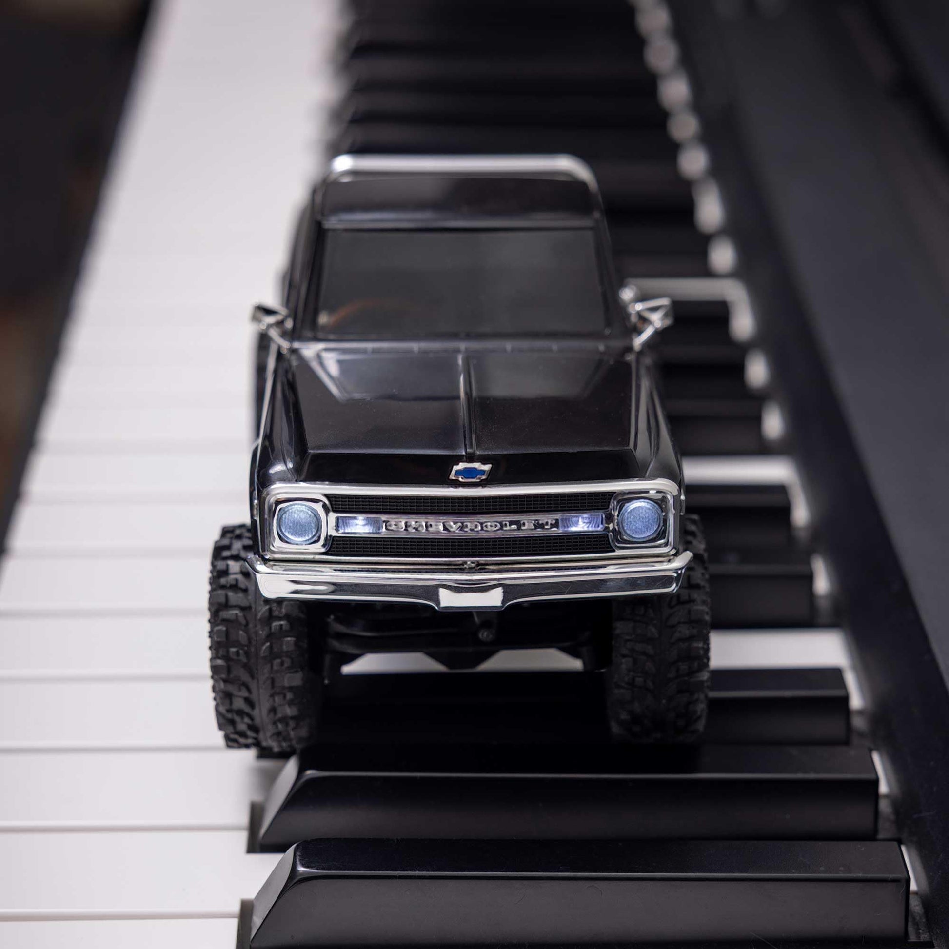 Axial SCX30 Chevrolet K10 4X4 RTR RC Truck 1/30, Black