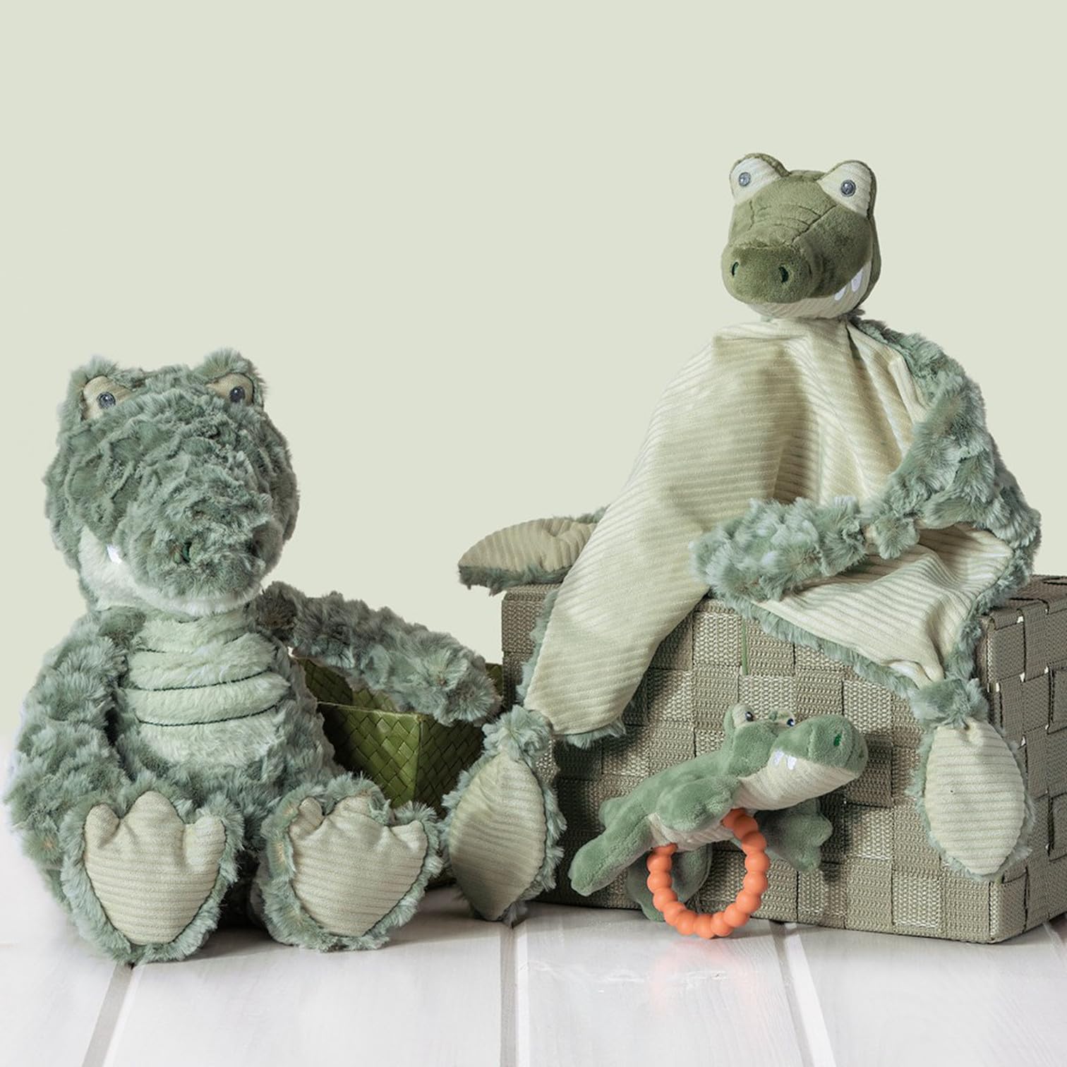 Mary Meyer Soft Baby Rattle with Soothing Teether Ring, 6-Inches, Afrique Alligator
