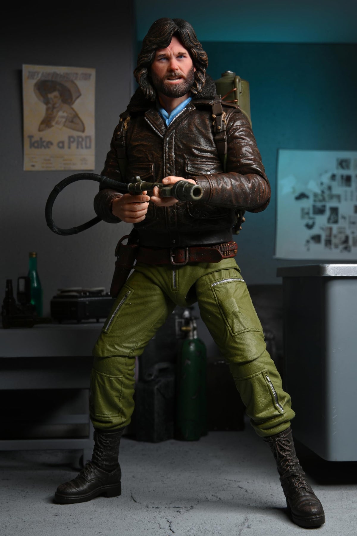 NECA The Thing 7-Inch Scale Action Figure - Ultimate MacReady v2 with Interchangeable Head and Hands (Station Survival)
