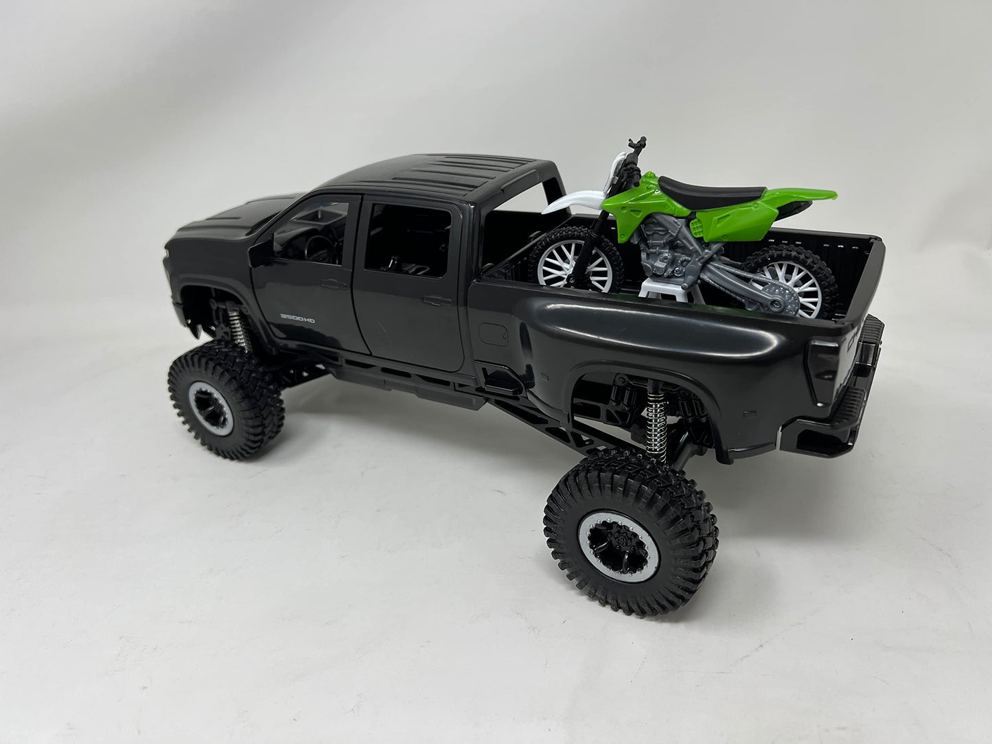 New-Ray X-Treme Adventure Chevrolet 3500 HD Off Road with Dirt Bike Playset