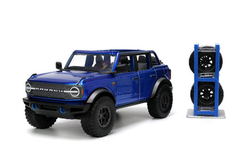 Jada Just Trucks 1:24 2021 Ford Bronco Die-Cast Car & Tire Rack, Toys for Kids and Adults(Candy Blue)