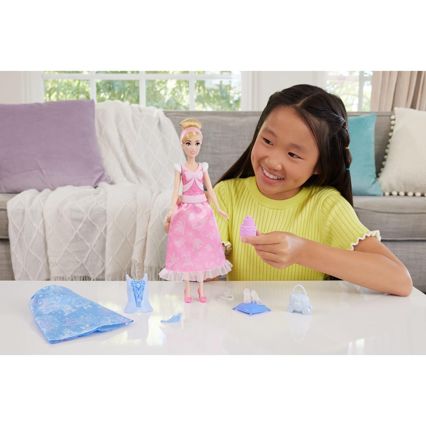 Mattel Disney Princess Toys, Cinderella Fashion Doll with 2 Looks, 9 Accessories, 2 Snap-On Bodices & 2 Skirts, 2-in-1 Stories Inspired by Disney