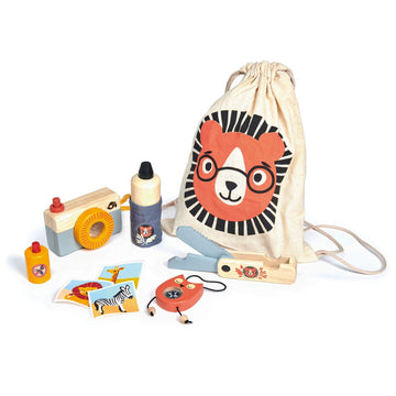 Tender Leaf Toys - Safari Adventure - 10 Pcs Outdoor Adventure Educational Playset for Kids, Exploration Kit with Drawstring Backpack - Gift Set