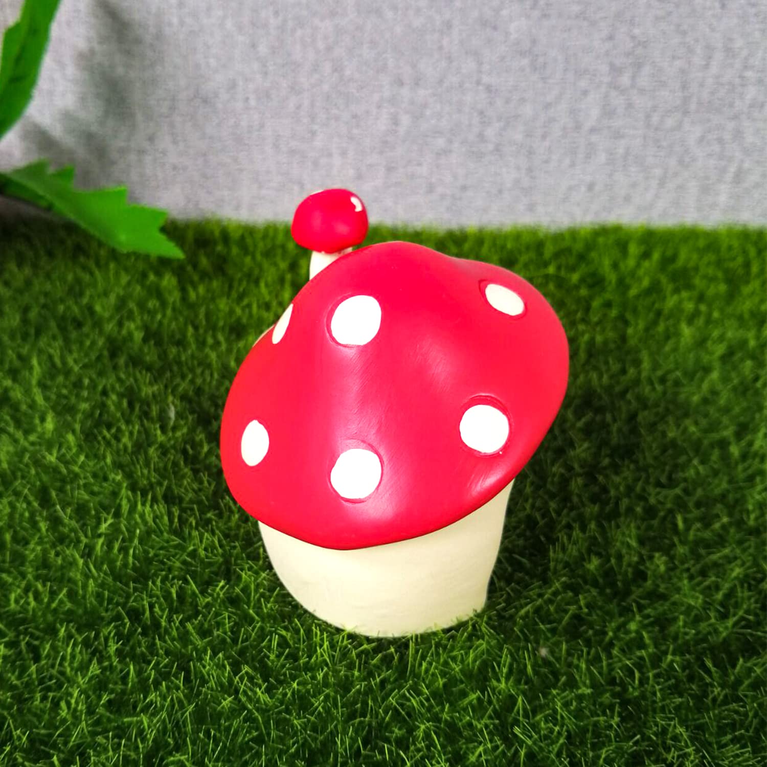 YEYILILINHONG Miniature Mushroom House ? Fairy Garden Resin Ornament Micro Landscape Molds for Tabletop Dollhouse Bonsai Garden Decor