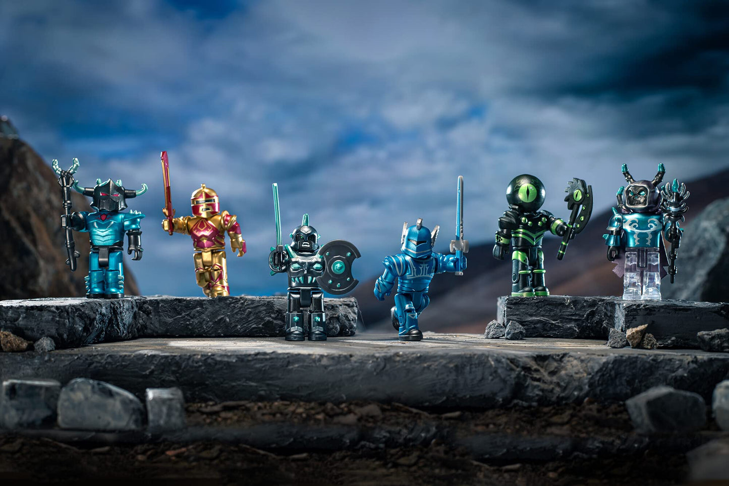 Roblox Action Collection - Champions of Roblox 15th Anniversary Gold Six Figure Pack [Includes Exclusive Virtual Item]
