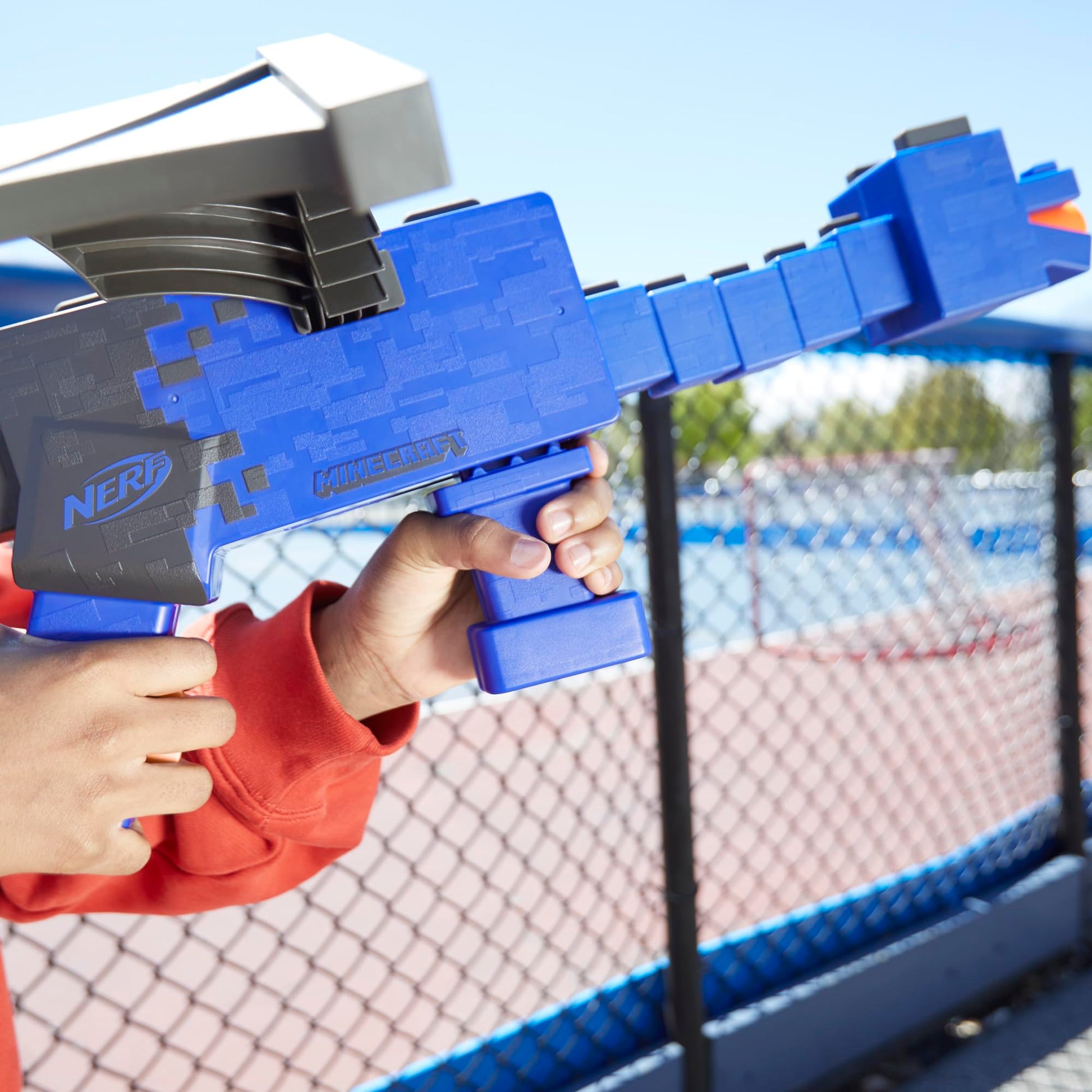NERF Minecraft Ender Dragon Blaster, 4-Dart Internal Clip, 12 NERF Elite Foam Darts, Design Inspired by Mob in The Game