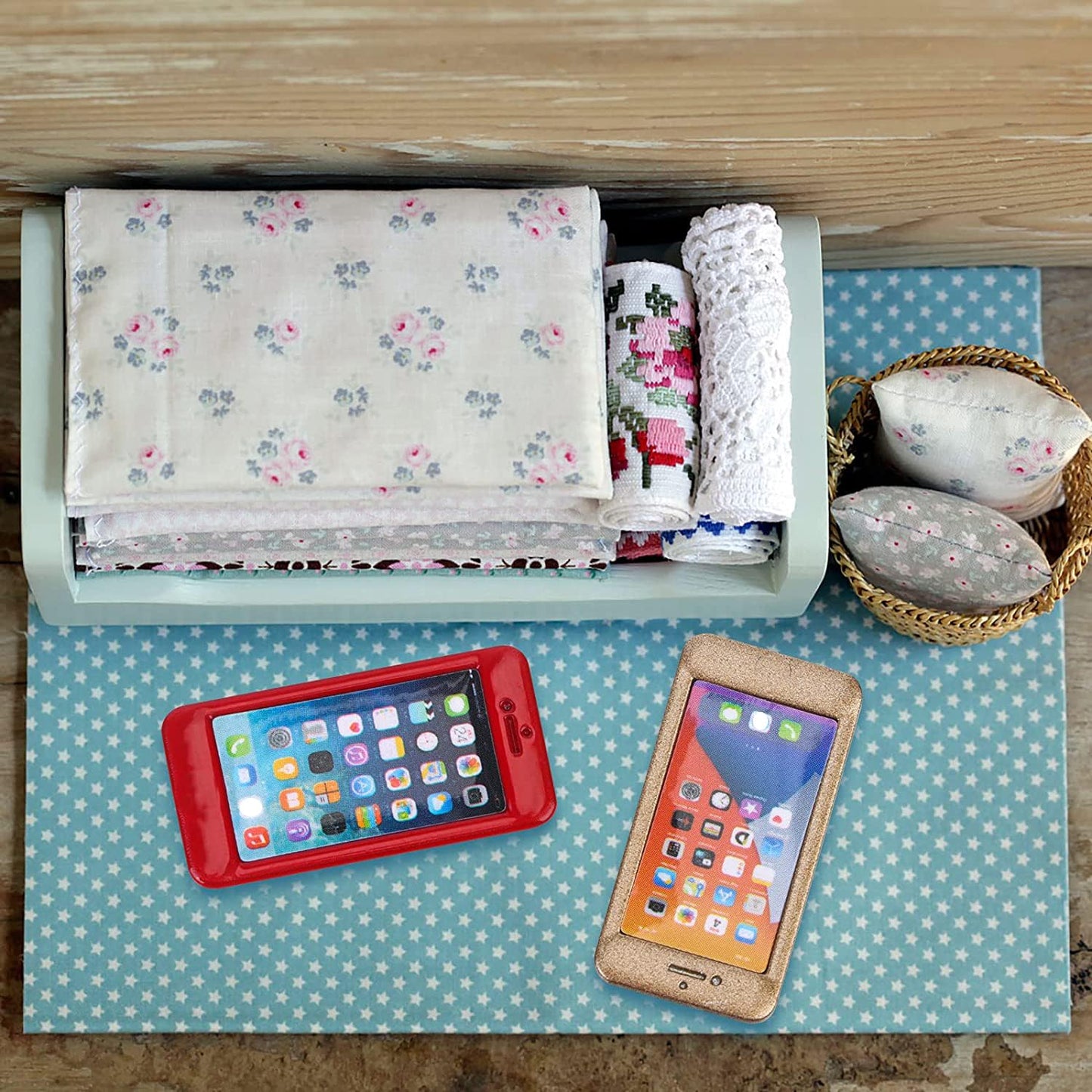 7 Pack 1/12 Scale Dollhouse Cell Phone Simulator Accessories Mini Telephones Dollhouse Accessories Scene Simulation Miniatures Playset