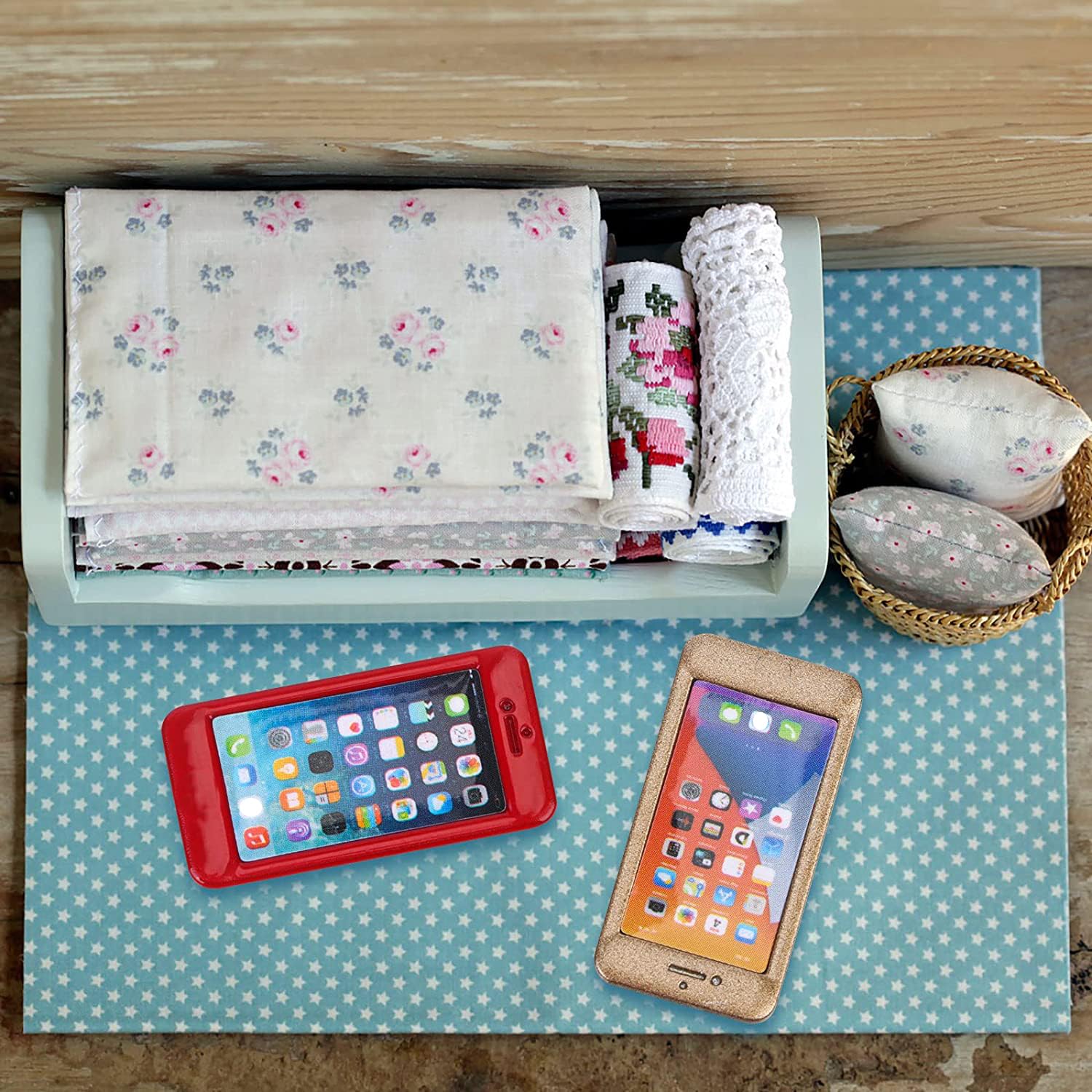 7 Pack 1/12 Scale Dollhouse Cell Phone Simulator Accessories Mini Telephones Dollhouse Accessories Scene Simulation Miniatures Playset
