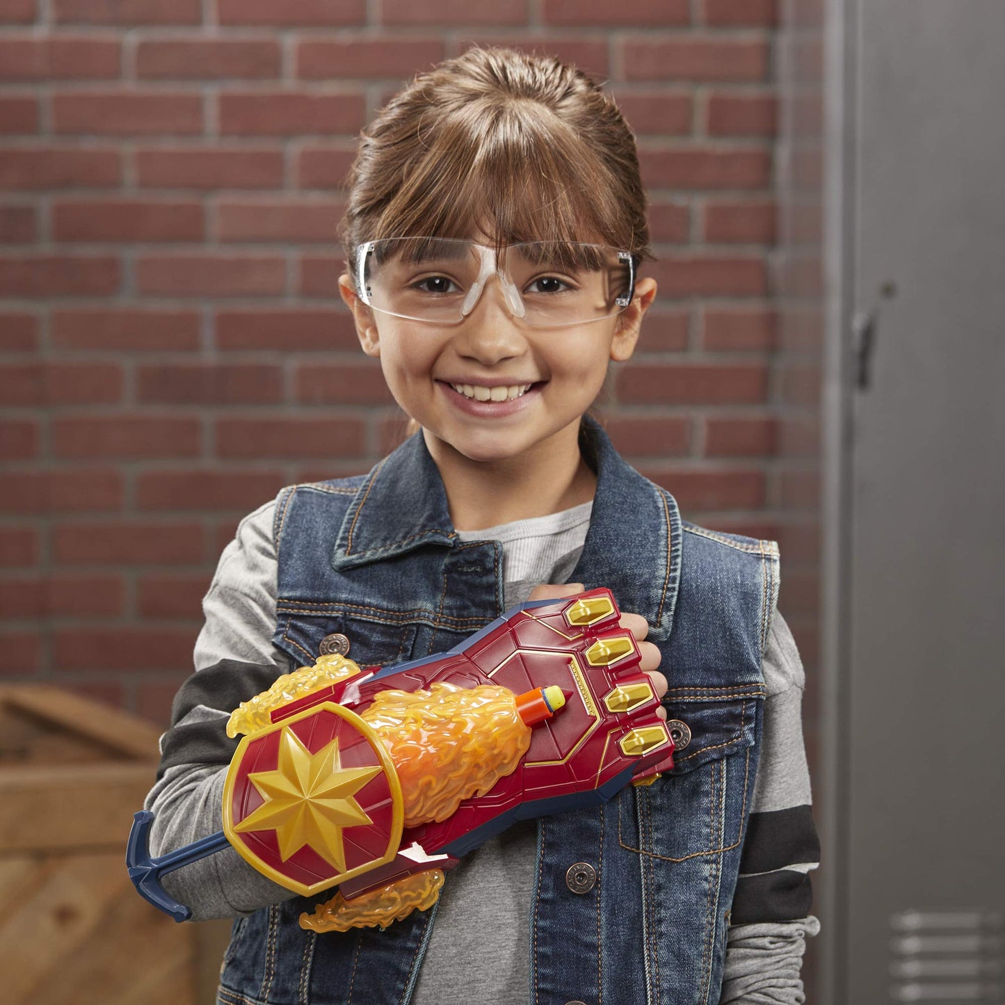 NERF Power Moves Marvel Avengers Captain Marvel Photon Blast Gauntlet NERF Dart-Launching Toy for Kids Roleplay, Toys for Kids Ages 5 and Up