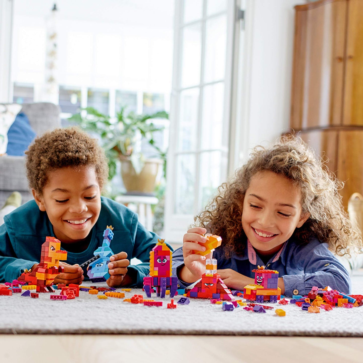 LEGO THE LEGO MOVIE 2 Queen Watevra’s Build Whatever Box! 70825 Pretend Play Toy and Creative Building Kit for Girls and Boys, 2019 (455 Pieces)