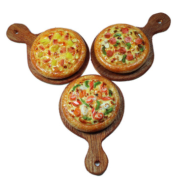 ThaiHonest 3 Pieces Pizza Miniature Set, Realistic Miniature Pizza on Wooden Tray, Dollhouse Food, 1:6 Scale, Multicolor, Clay