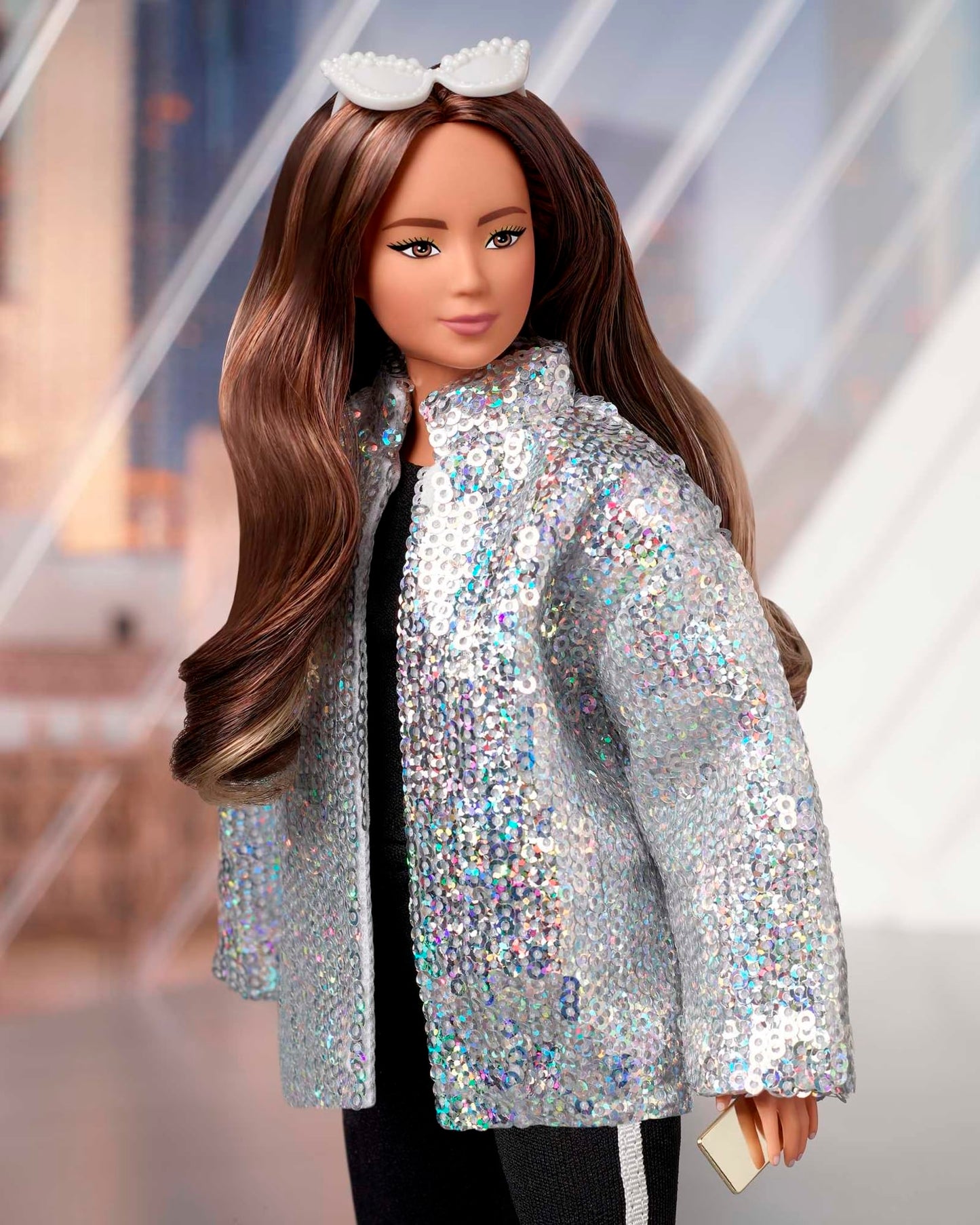 Barbie Signature @BarbieStyle Fashion Doll & Clothing Set, Curvy Brunette with 2 Tops, Skirt, Pants, Coat, Jacket, 2 Pairs of Shoes & Accessories