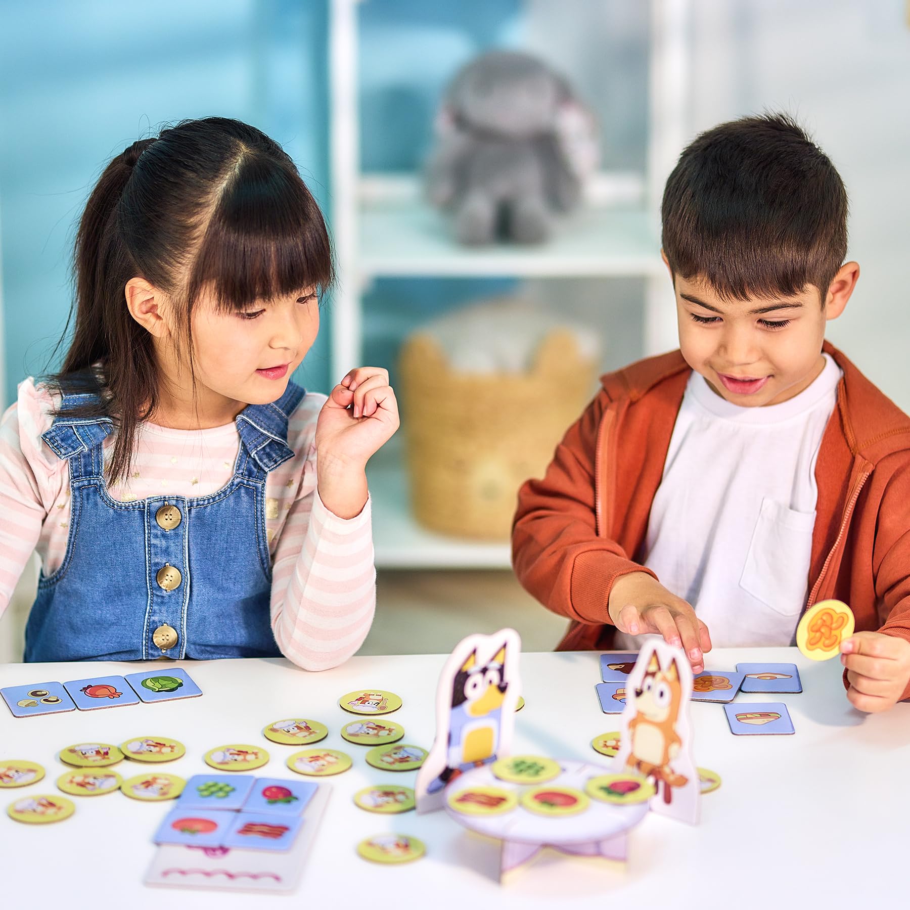 Bluey Fancy Restaurant Game, Join and Bingo as They Match Food Cards to Help Dad Prepare a Special Dinner for Mum, Serve up Fun While Building Memory