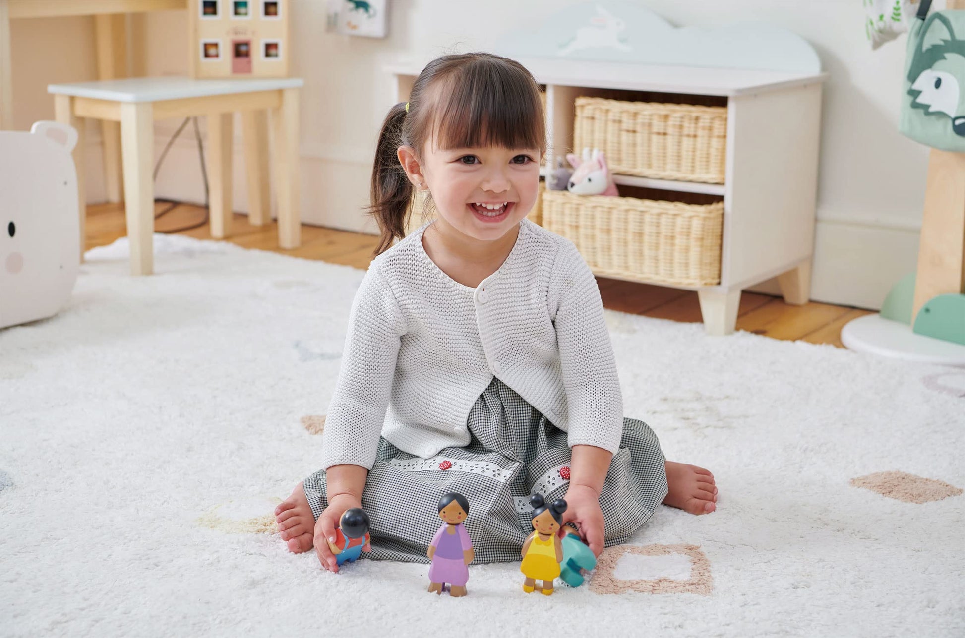Tender Leaf Toys - Sunny Doll Family - Set of 4 Multicultural Wooden Dolls for Miniature Games and Doll House Play - Inspires Endless Imaginative Play