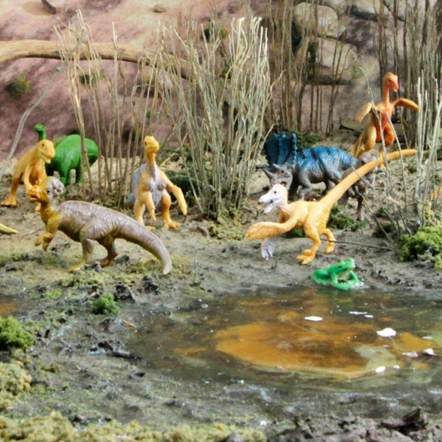 Safari Ltd. Feathered Dinosaurs TOOB - Figurines of T-Rex, Velociraptor, Microraptor & More - Fun Educational Play Toy for Boys, Girls & Kids Ages 3+