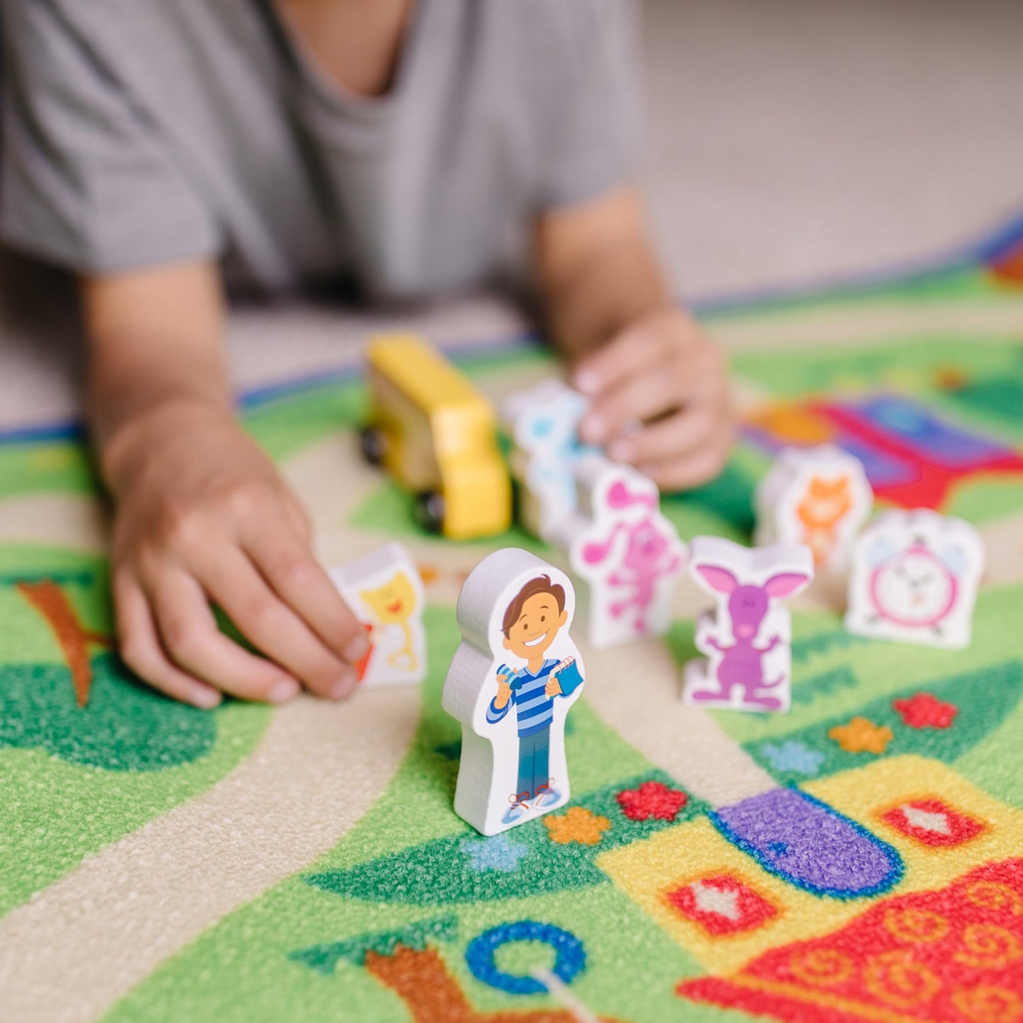 Melissa & Doug Blue's Clues & You! Blue's Neighborhood Activity Rug (44 Inches x 26 Inches Rug, 9 Wooden Play Pieces)