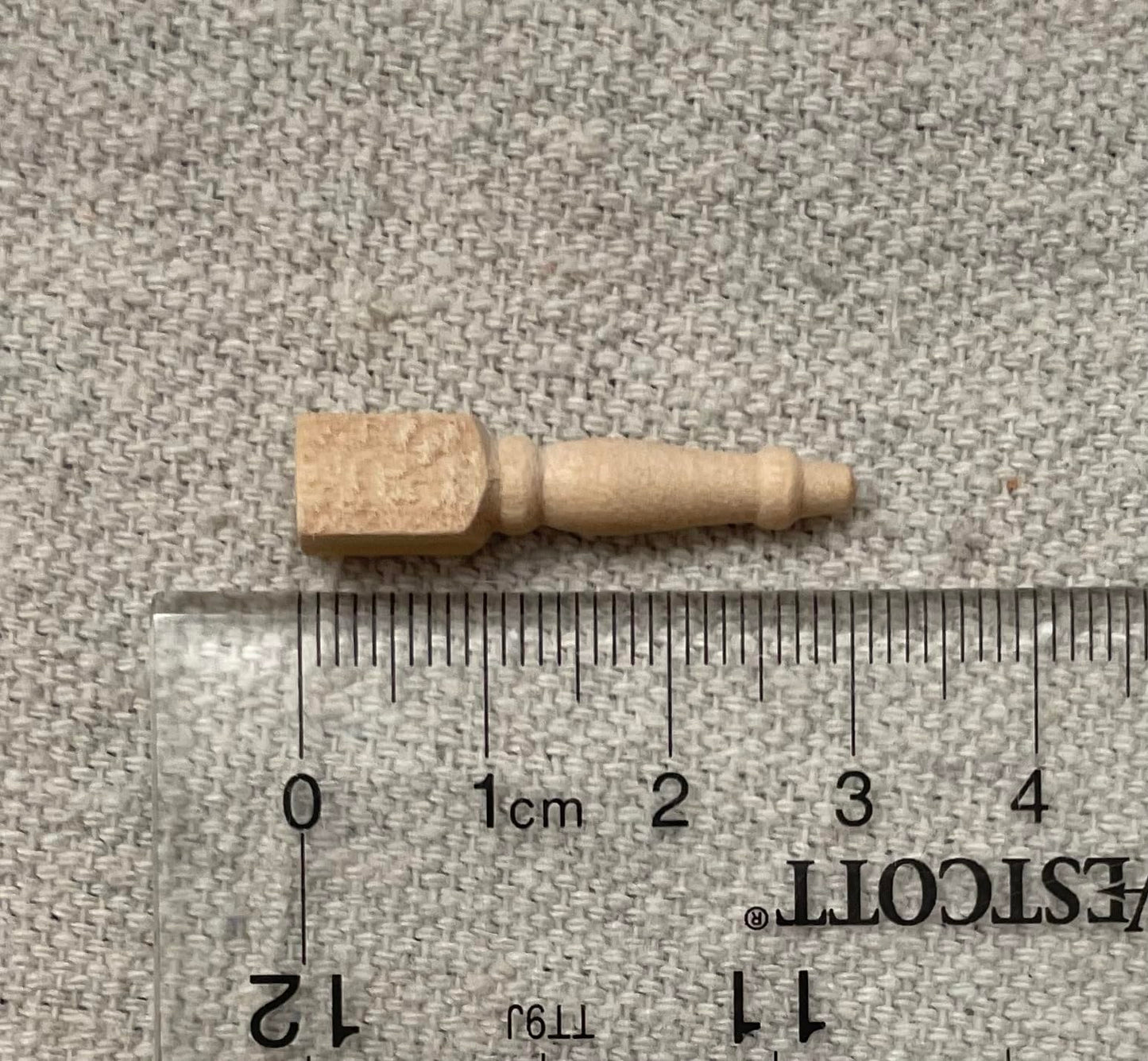 Miniature Wooden Furniture Legs for Dollhouse, 1:12 Scale Straight Desk Legs, Natural Wood, 3cm High, 4 Pack, #2 Legs