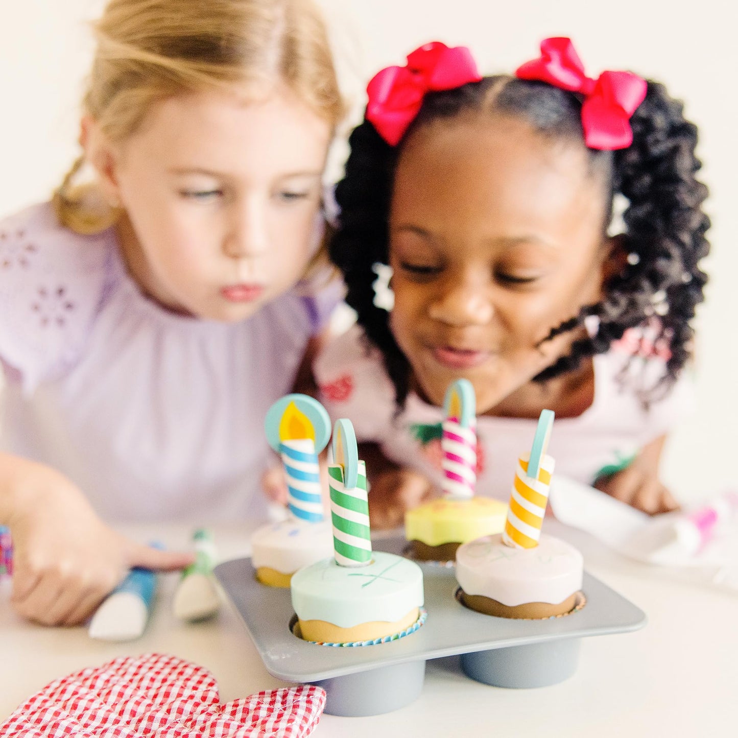 Melissa & Doug Bake & Decorate Wooden Cupcake Kit, with Play Food, Toppings & Play Kitchen Accessories, Preschool Learning Toys for Girls & Boys 3+
