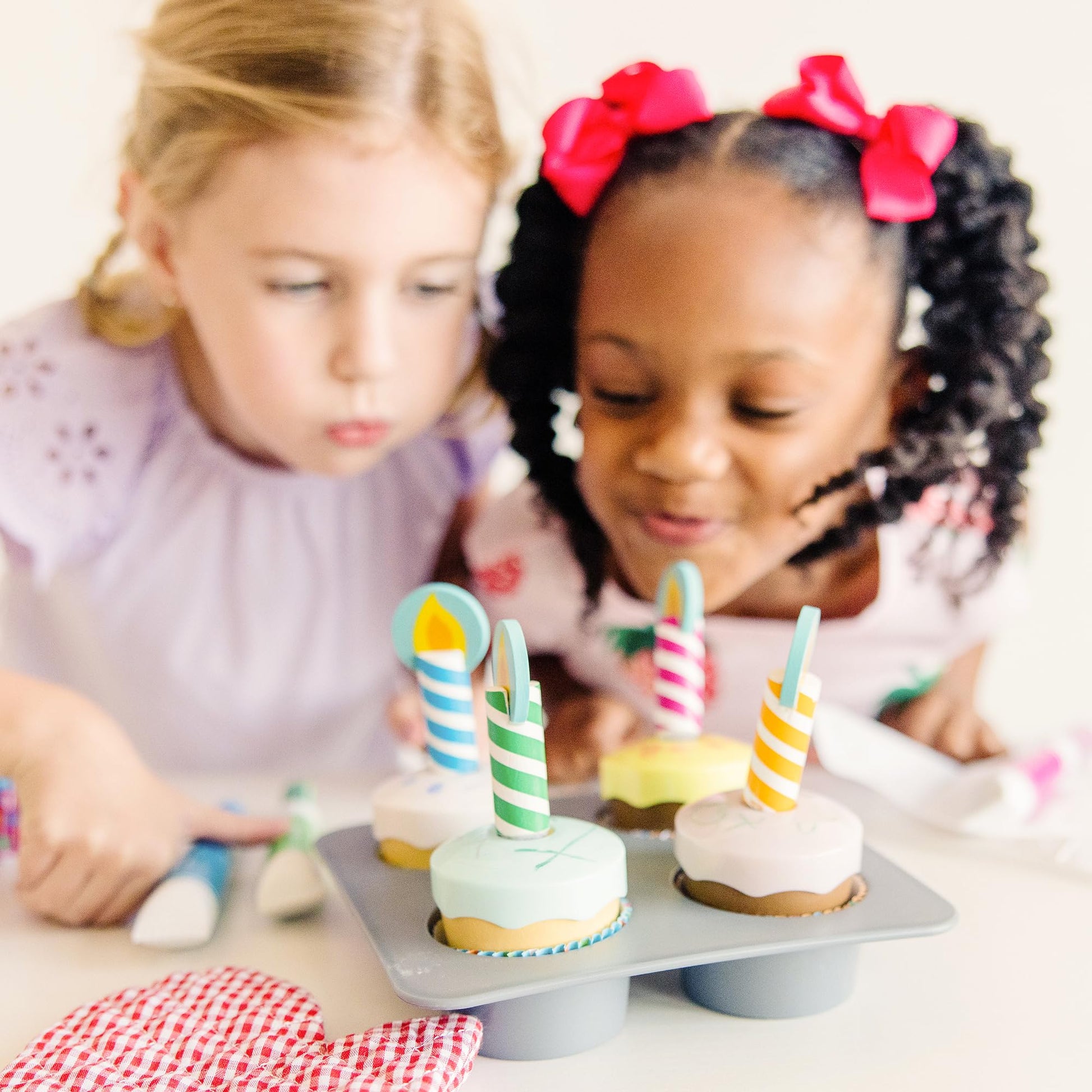 Melissa & Doug Bake & Decorate Wooden Cupcake Kit, with Play Food, Toppings & Play Kitchen Accessories, Preschool Learning Toys for Girls & Boys 3+