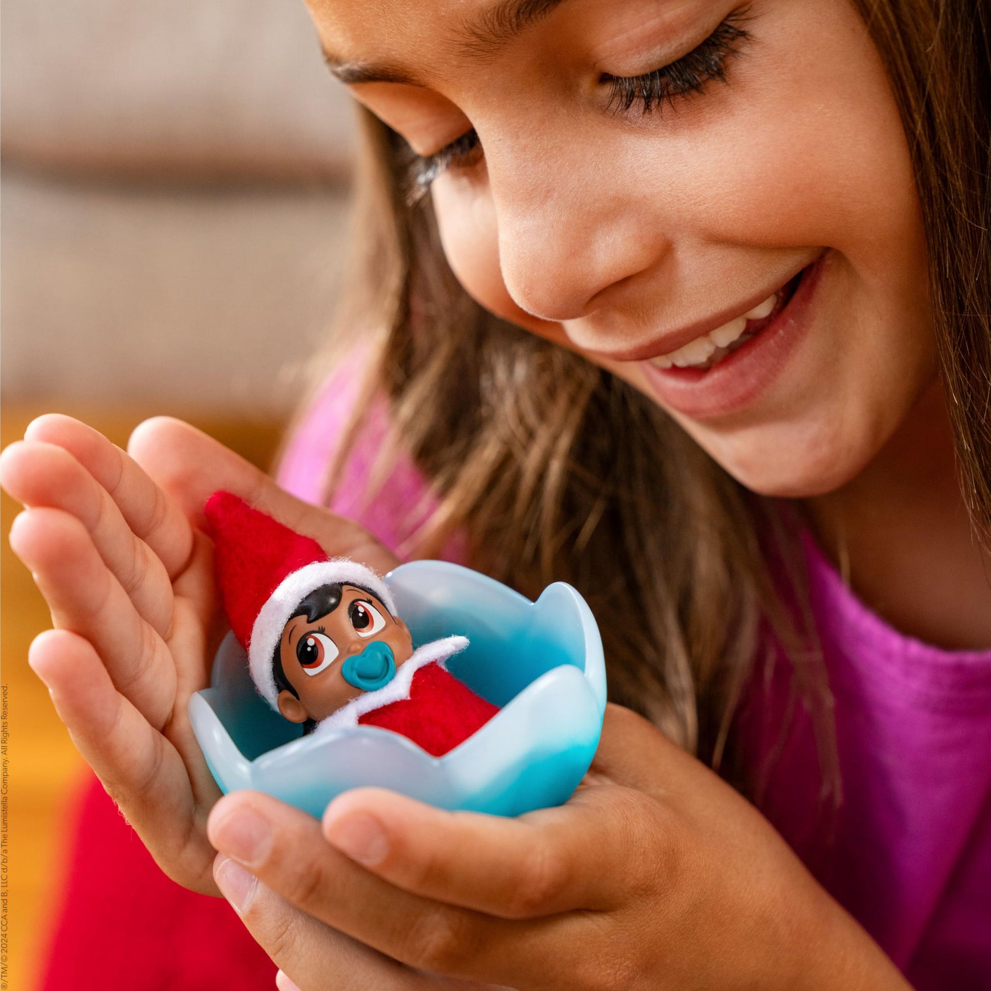 The Elf on the Shelf Frost Pips Mini Blooms Elf Baby Girl with Brown Eyes - Includes Frost Flower Cradle - for Ages 3 Years and Above