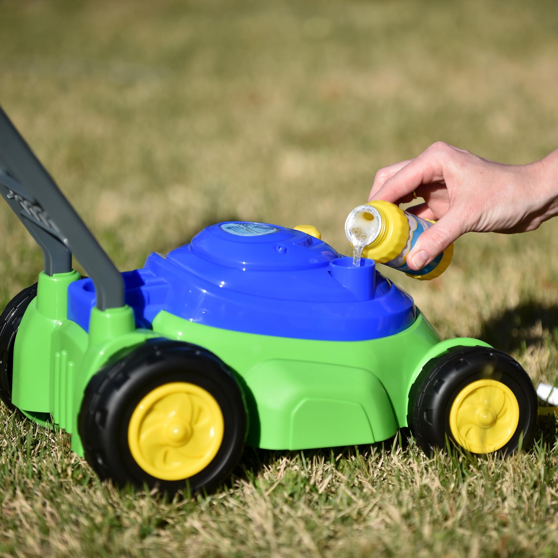 Bubble N Go Lawn Bubble Mower for Toddlers, Bubble Blowing Machines, Indoor/Outdoor Gardening Toy, Birthday Party, No Batteries Required, Includes