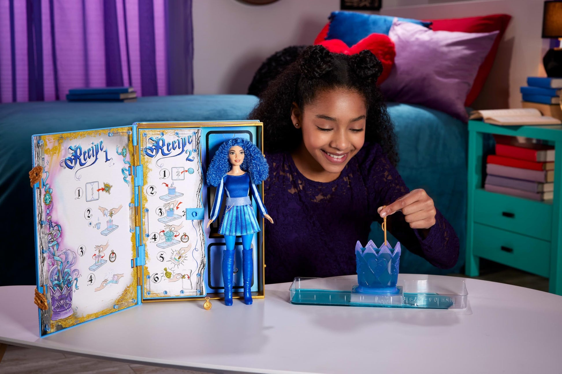Mattel Disney Descendants: the Rise of Red Princess Chloe Charming, Daughter of Cinderella Doll & Playset, the Sorcerer’s Cookbook, Mix for Surprise
