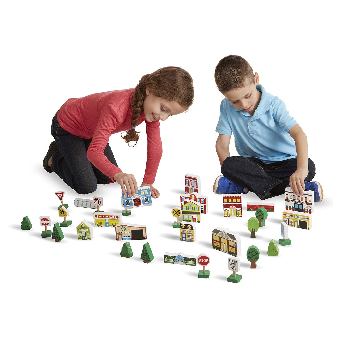 Melissa & Doug Wooden Town Play Set with Storage Tray (32 pcs) Pretend Play Wooden Town Set for Kids with Storage