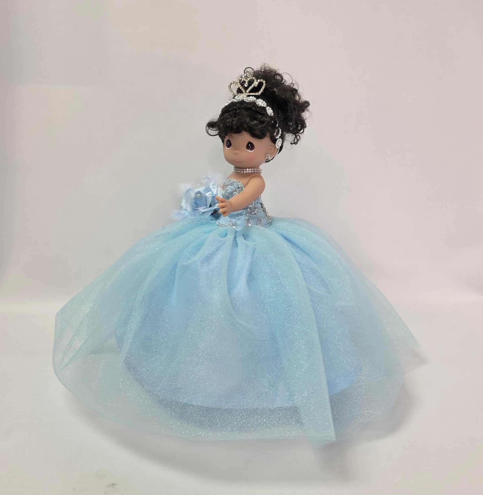 KINNEX COLLECTIONS SINCE 1997 17" Quinceañera Centerpiece Doll - Tulle Gown, Mis Quince Años Table Decoration & Keepsake ARC8421-4 (Baby Blue)