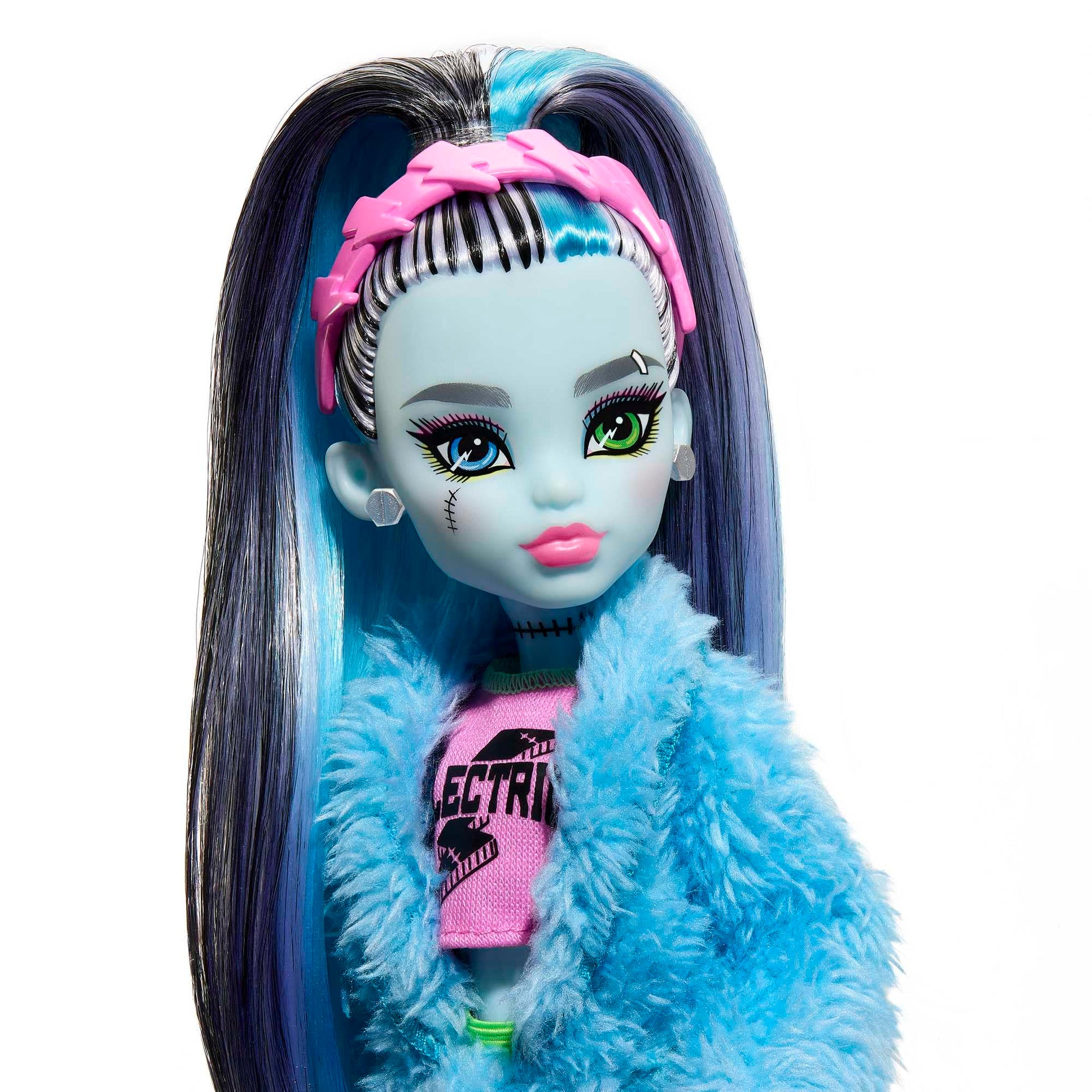 Monster High Creepover Party Doll, Frankie Stein with Pet Dog Watzie, Sleepover Clothes & Accessories like Pillow & Furry Robe